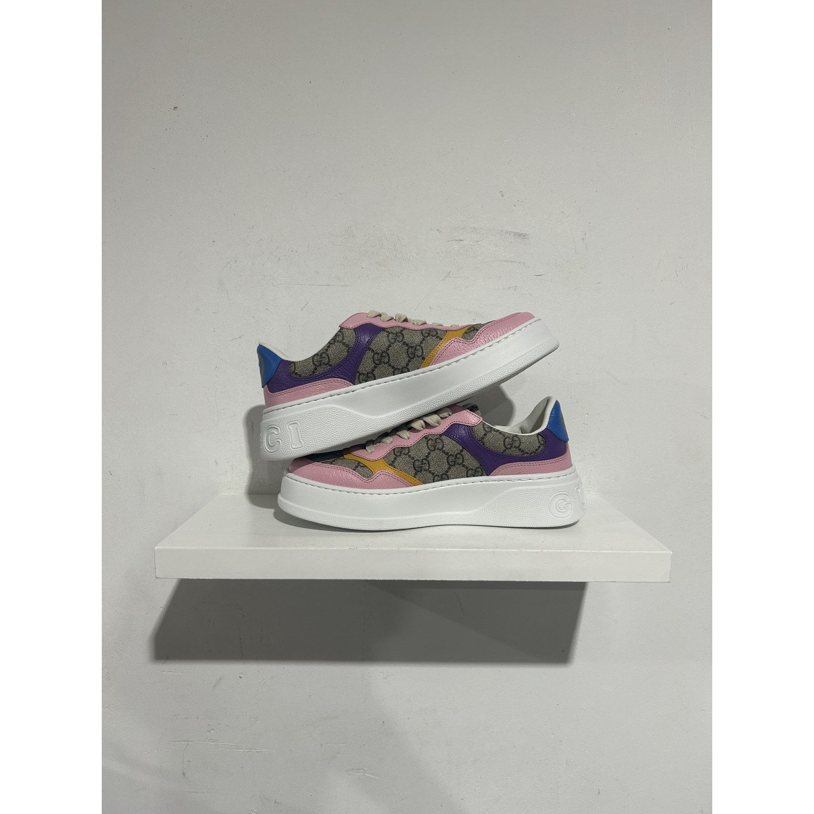 Gucci GUCCI WMNS BEIGE MULTI MONOGRAM GG SNEAKER SIZE 38.5 (5.5US) Size US 5.5 / IT 35.5 - 2 Thumbnail
