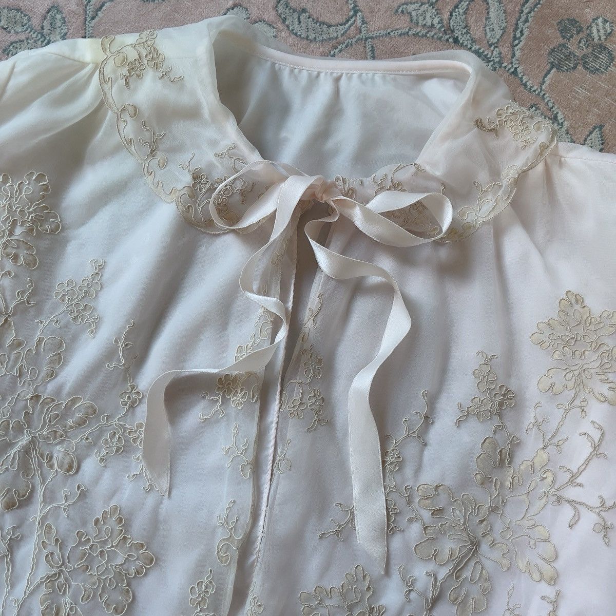 Vintage Vintage 1960s Pale Pink Embroidered Chiffon Bed Jacket (S–M) Size M / US 6-8 / IT 42-44 - 4 Thumbnail