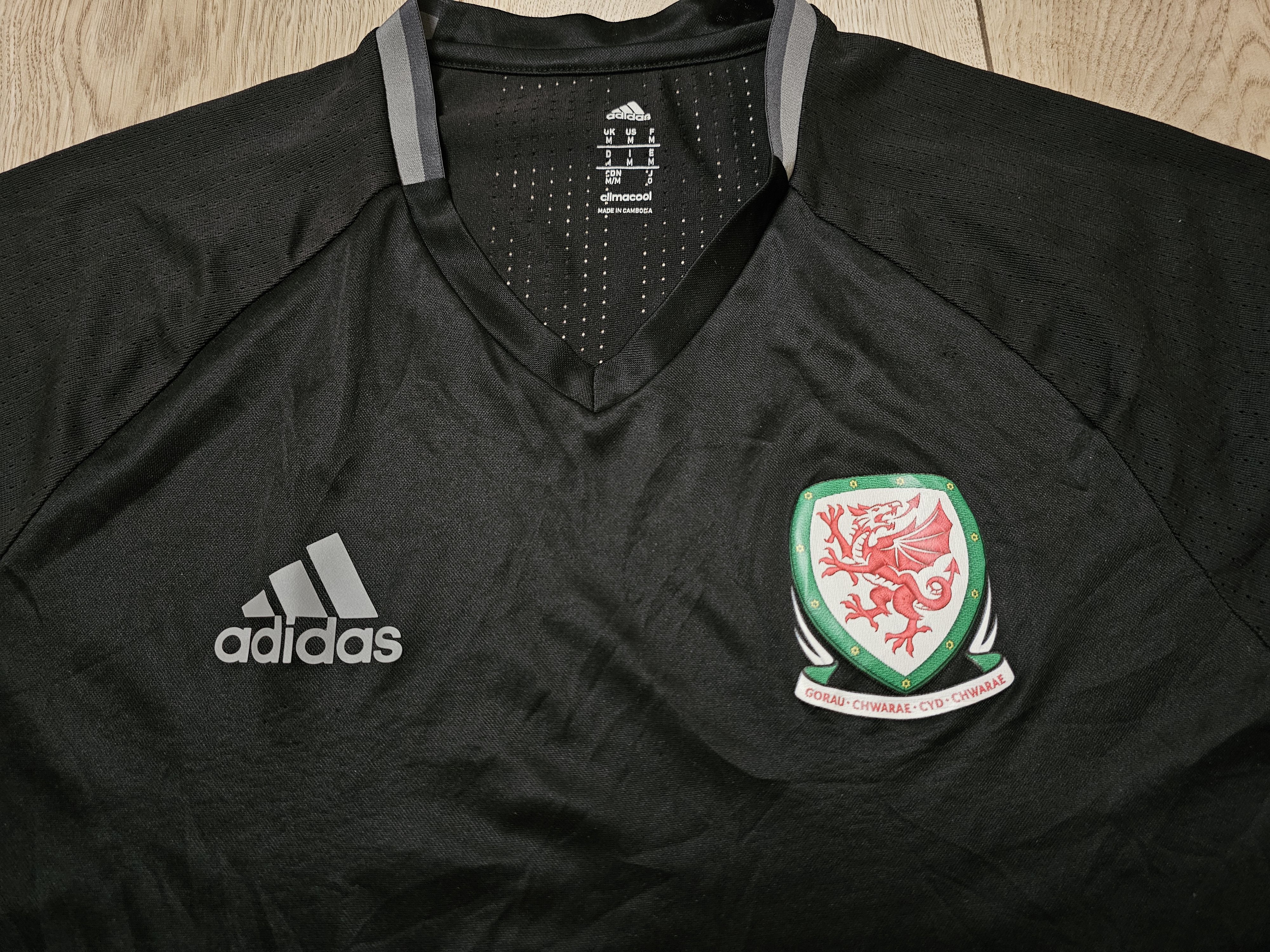 Adidas WALES 2017 2018 TRAINING FOOTBALL SHIRT SOCCER JERSEY Size US M / EU 48-50 / 2 - 3 Thumbnail