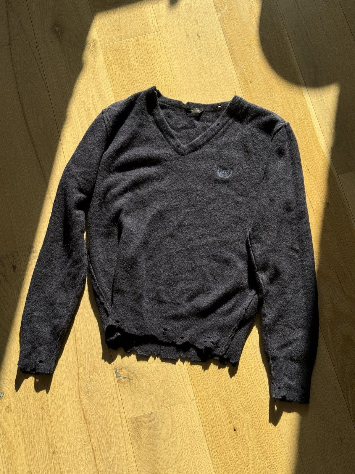 Balenciaga Balenciaga V neck sweater XS Size XS / US 0-2 / IT 36-38 - 1 Thumbnail