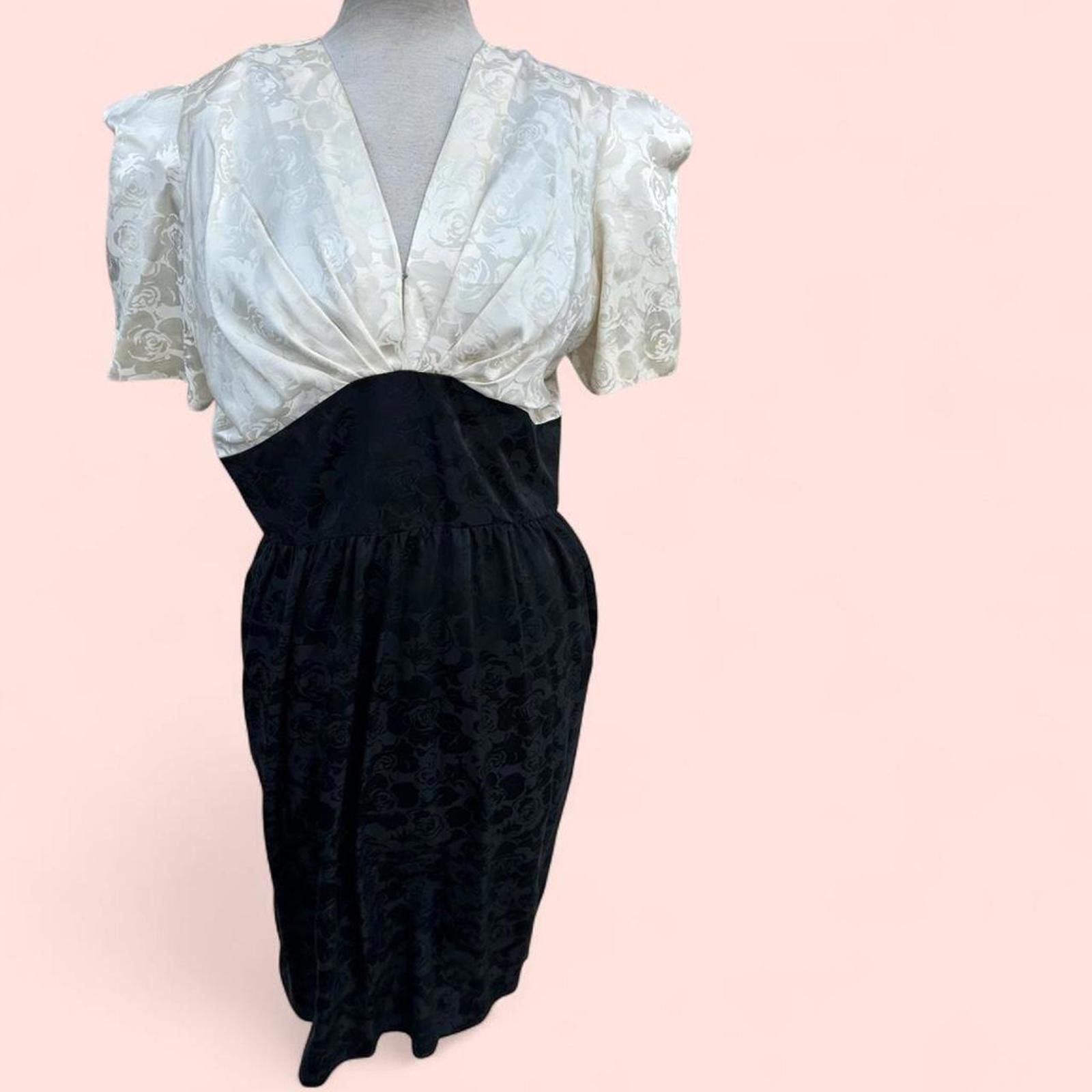 Other Cream and black silk midi dress with short sleeves,s Size L / US 10 / IT 46 - 1 Thumbnail