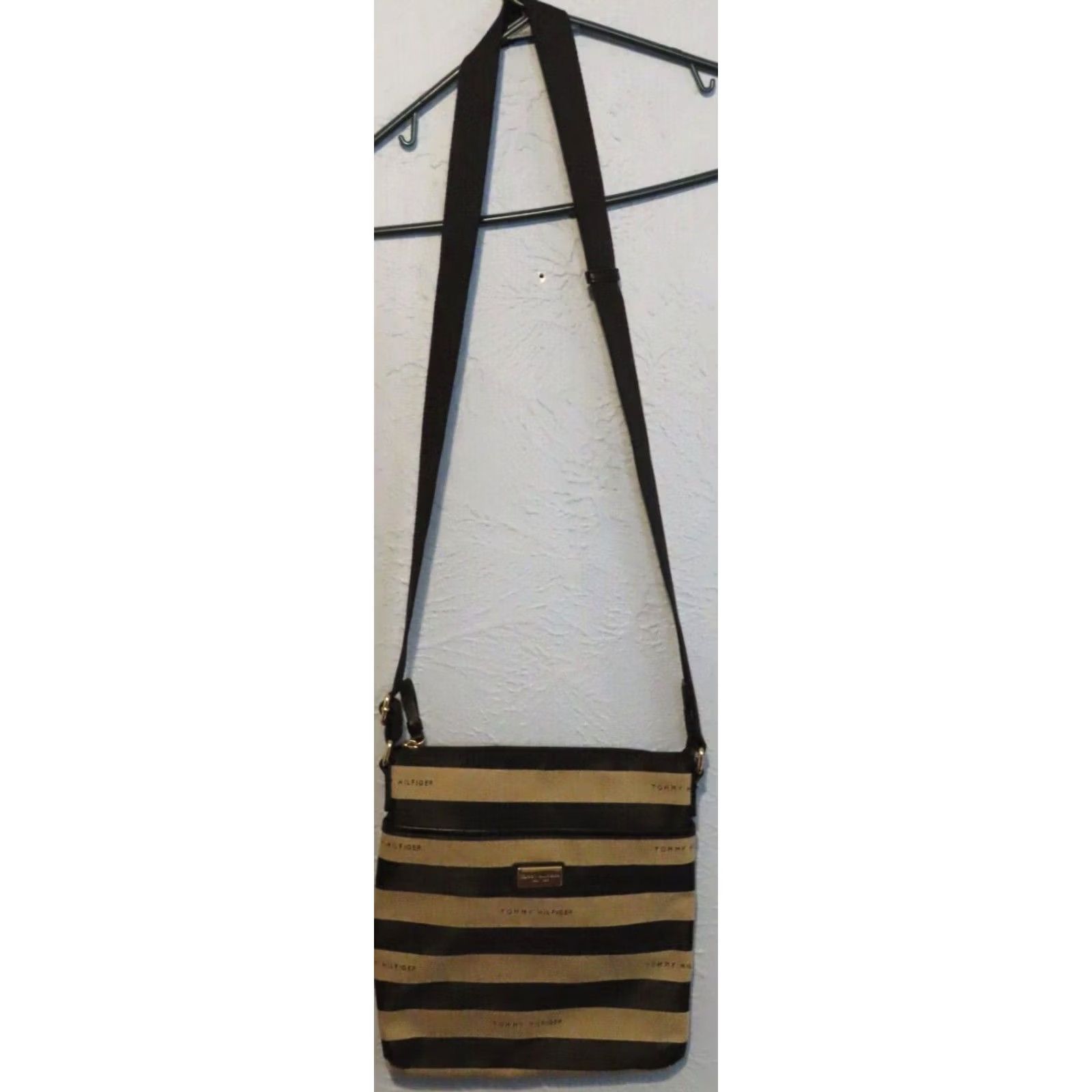Tommy Hilfiger VINTAGE Tommy Hilfiger Crossbody Purse Canvas Tan Striped Zip Bag 10x10 1in Pockets Logo Womens Size ONE SIZE - 2 Thumbnail