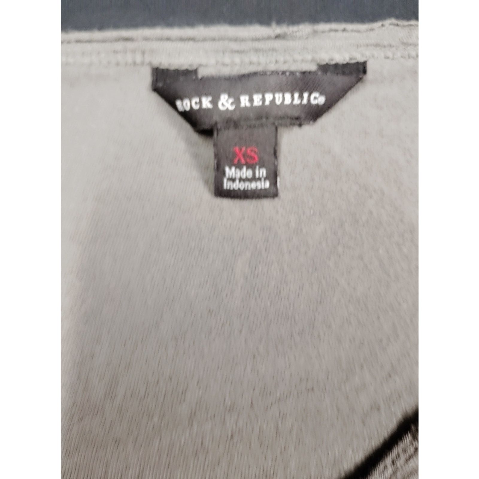 Rock & Republic Rock & Republic Glittery Olive Green Grey VNeck Short Sleeve Size XS / US 0-2 / IT 36-38 - 3 Thumbnail
