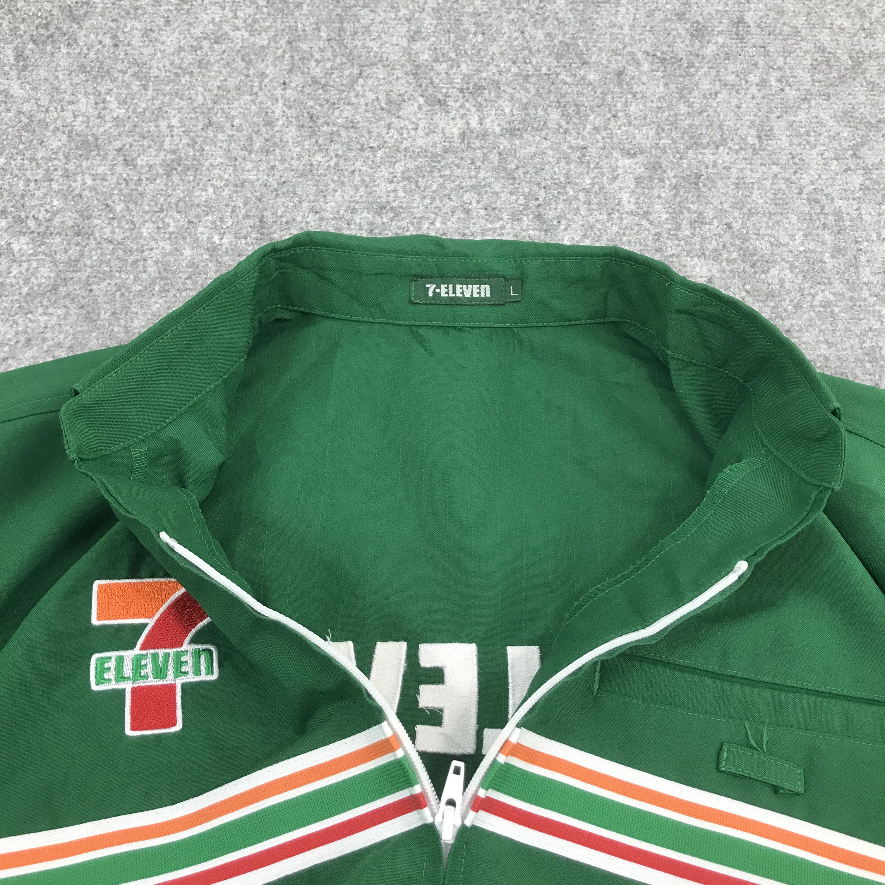 Japanese Brand VTG 7 ELEVEN UNIFORM ZIPPER JACKET Size US L / EU 52-54 / 3 - 7 Thumbnail