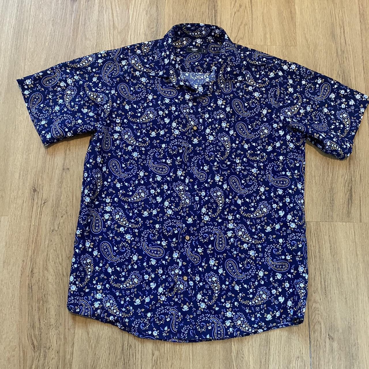 Other Blue and white paisley short sleeve button up shirt Size US M / EU 48-50 / 2 - 1 Thumbnail
