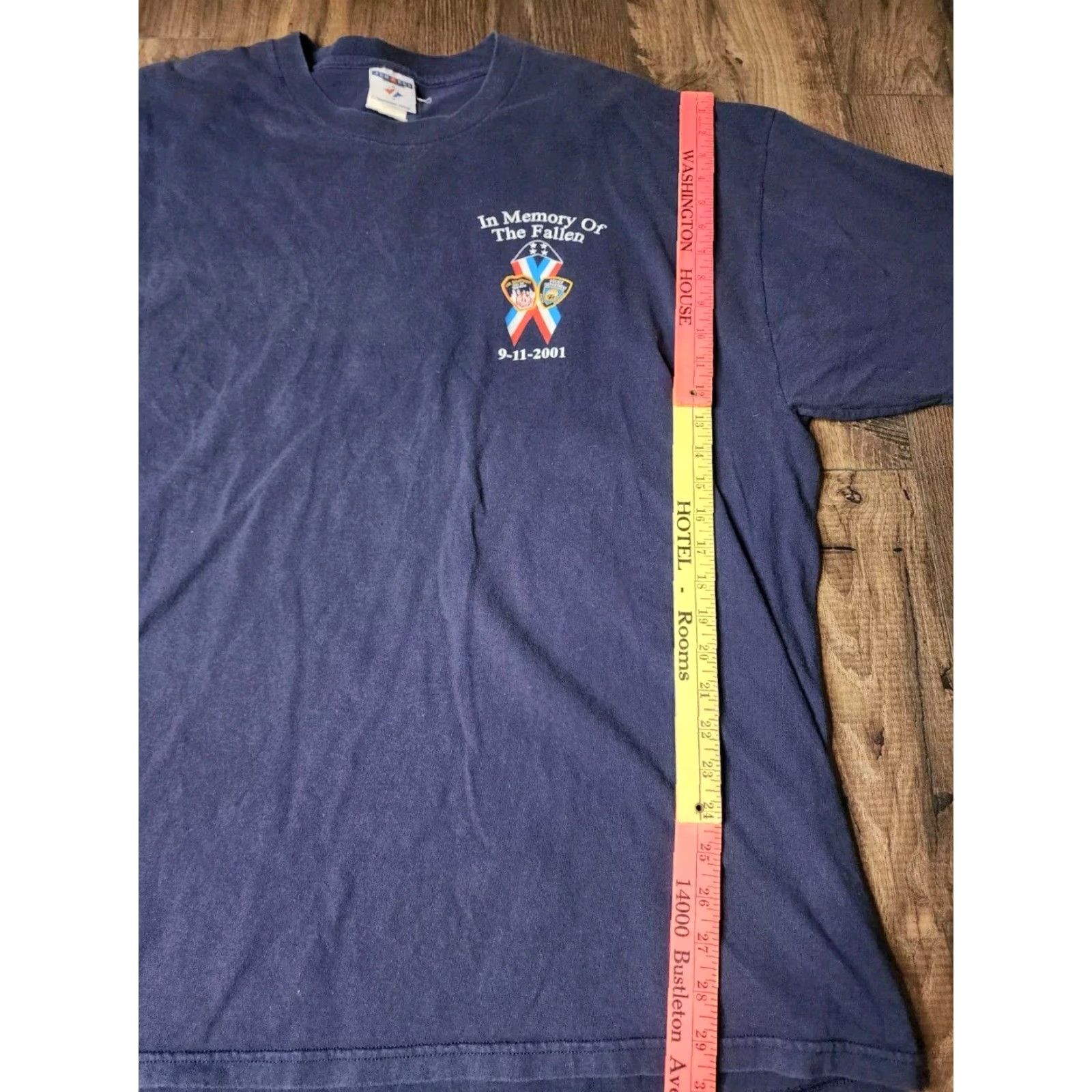 Fruit Of The Loom VINTAGE The Other Twin Towers Of New York Fallen Heroes T-Shirt 2XL Blue 9/11 Mens Vintage Graphic Tee Size US XXL / EU 58 / 5 - 3 Thumbnail