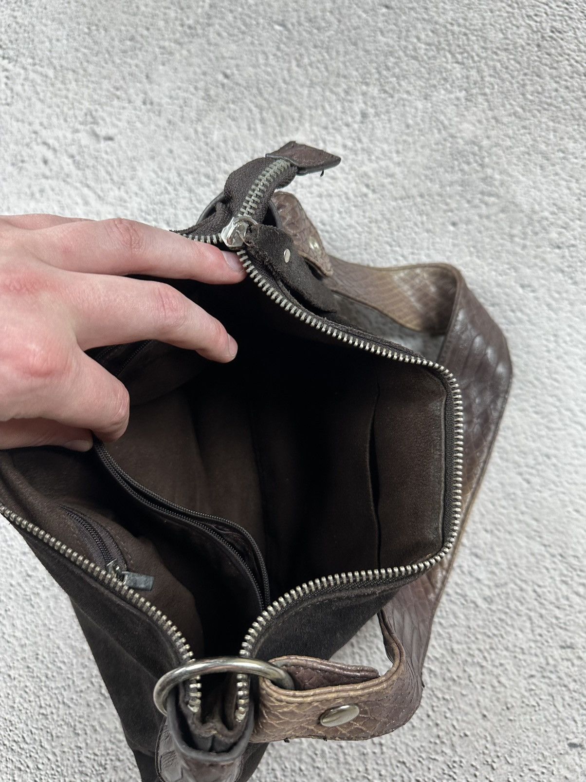 Guess Vintage Guess Style Bag Suede Canvas Y2K Logo Faded SK8 Size ONE SIZE - 15 Thumbnail