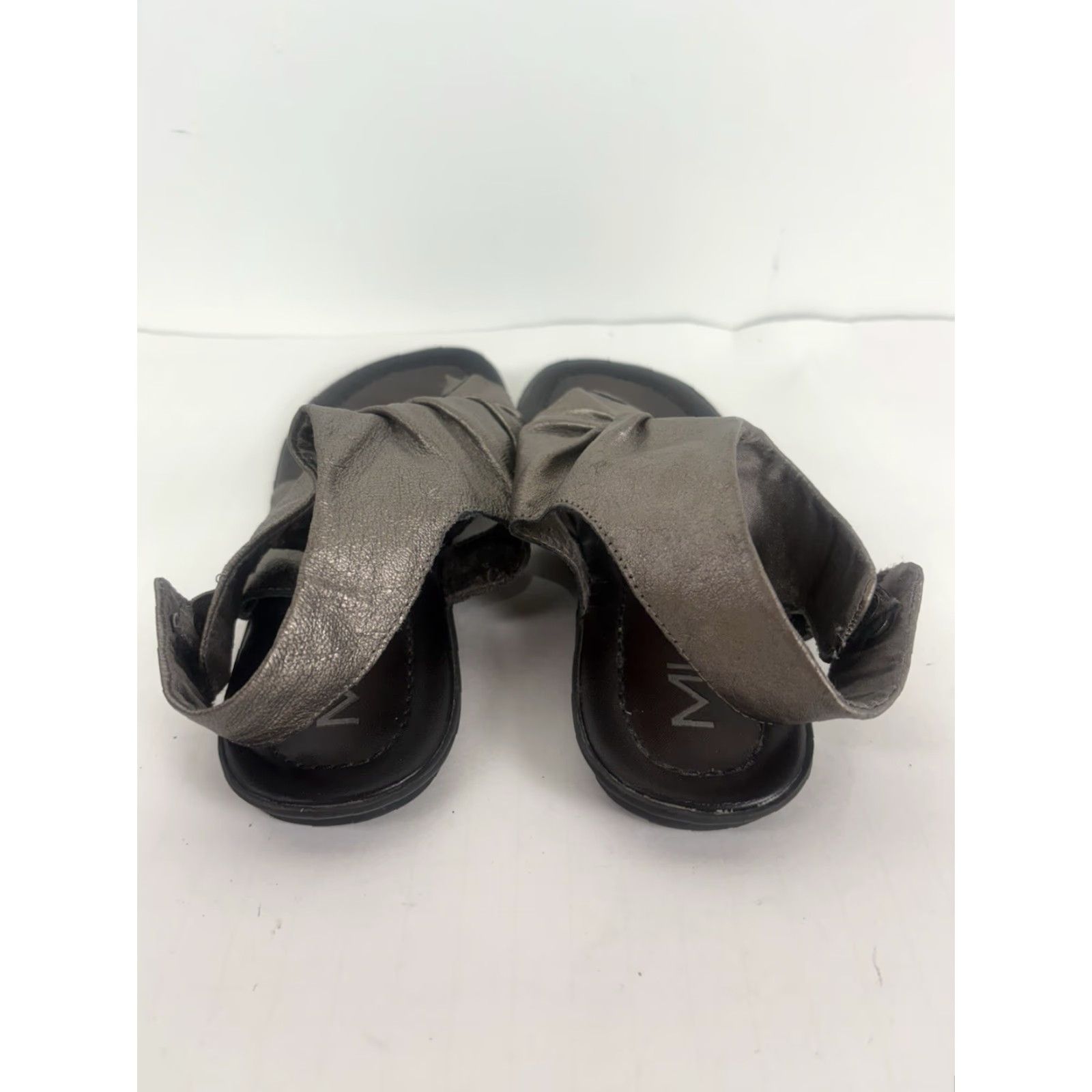 Vintage MIA Silver Leather Thong Flats Women Size 8M City, Casual, Party, Workwear Size US 8 / IT 38 - 3 Thumbnail