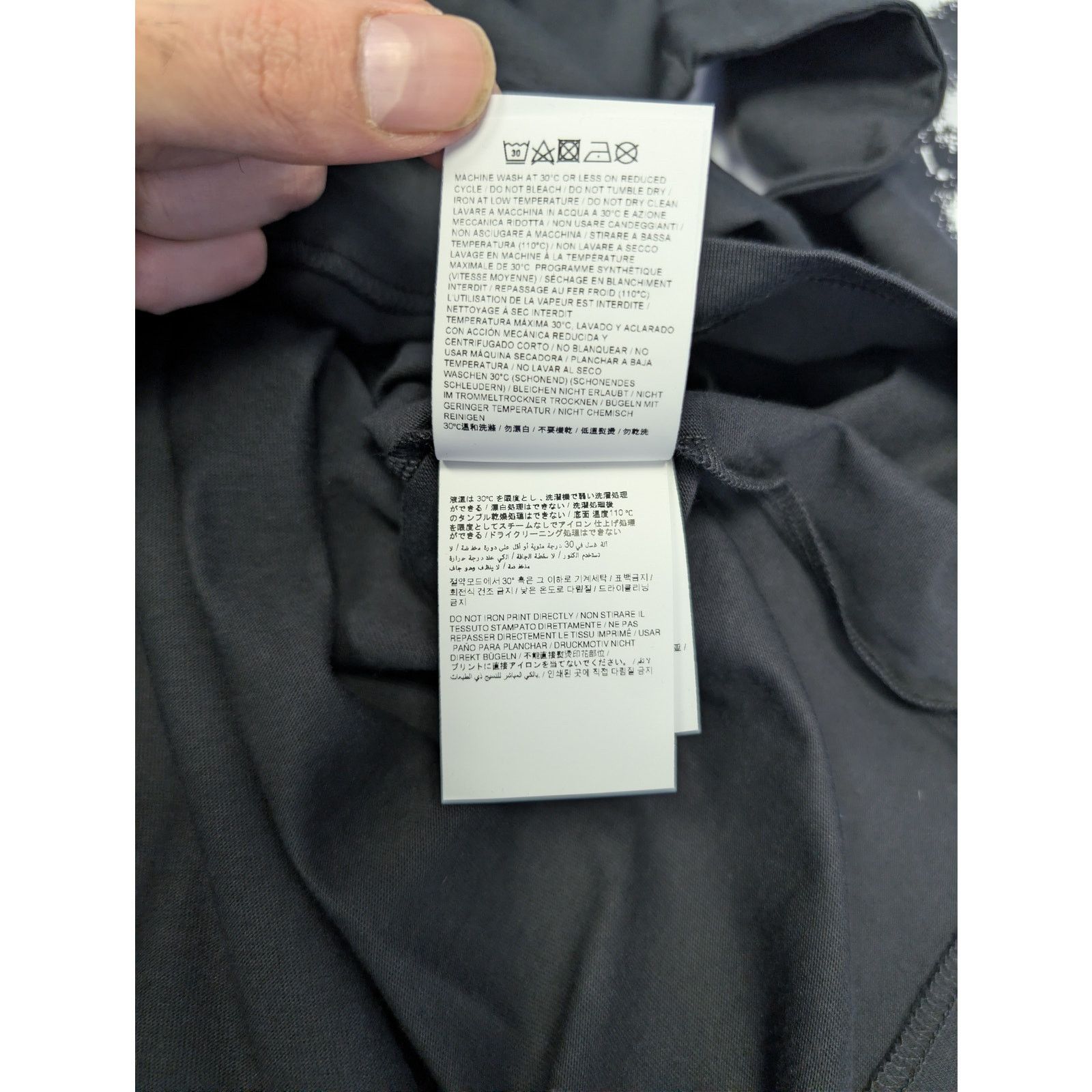 Off-White o1rshd1 Spray Can Arrow Skate L/S T-Shirt in Black Size US M / EU 48-50 / 2 - 18 Thumbnail