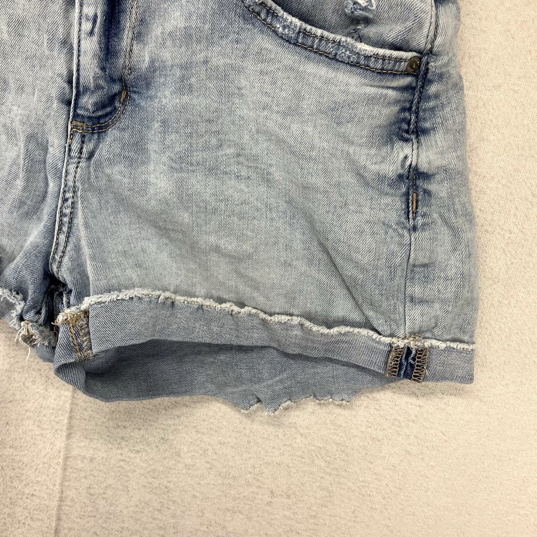 Vintage Arizona Jeans Women's Juniors Size 5 High Rise Cut-Off Shorts Blue 90s Retro Ruffle Waist Size 27" / US 4 / IT 40 - 7 Thumbnail