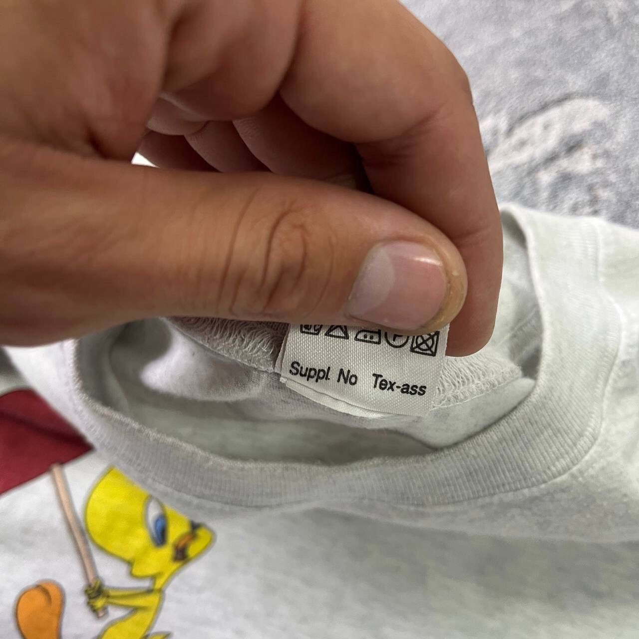 Vintage Vintage 1996 Tweety Bird Sylevester Looney T-Shirt Size US L / EU 52-54 / 3 - 6 Thumbnail