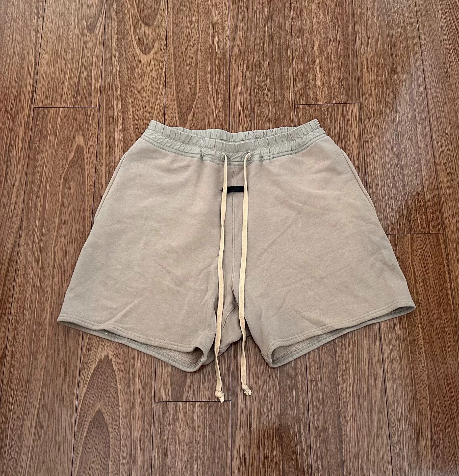 Fear of God fear of god vintage sweatshorts in concrete white Size US 26 / EU 42 - 1 Thumbnail