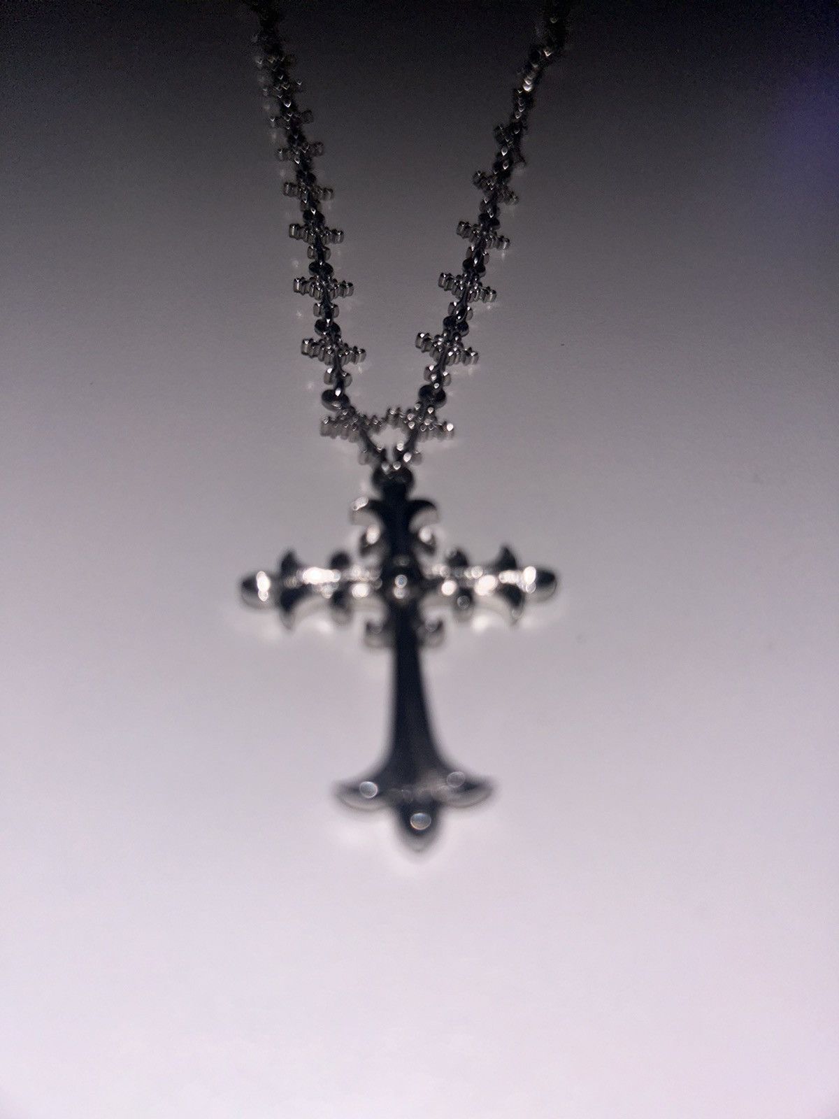 Vintage Vintage Yordy cross chain Size ONE SIZE - 1 Thumbnail