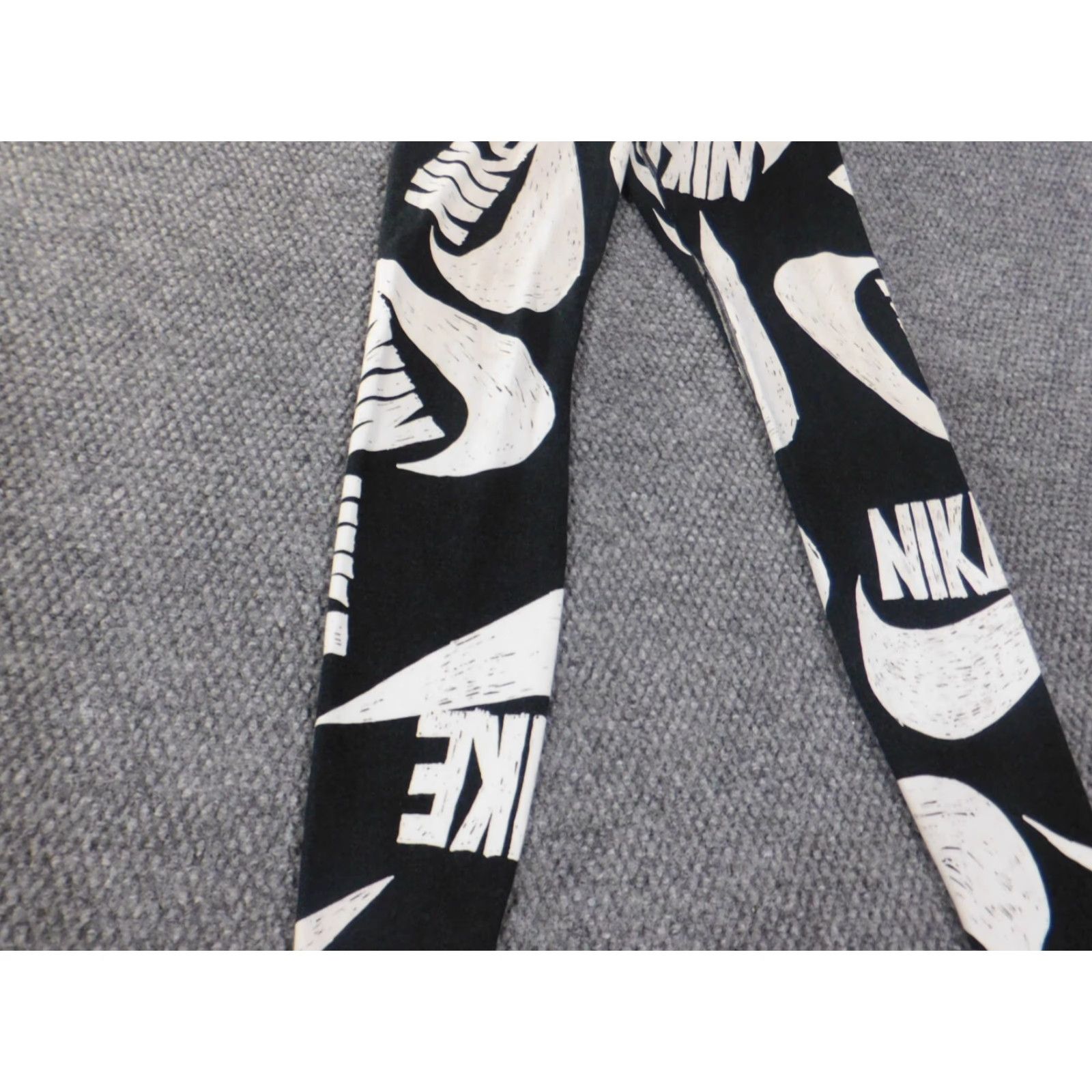 Nike VINTAGE Nike leggings women XS black logo Dri-Fit swoosh print stretch athletic walk compression straight inseam 26 in Regular size ongoing Size 40" / US 18 - 3 Thumbnail