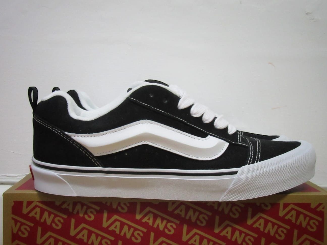 Vans VANS Knu Skool sneakers, size EU 42-US 9 Size US 9 / EU 42 - 4 Thumbnail