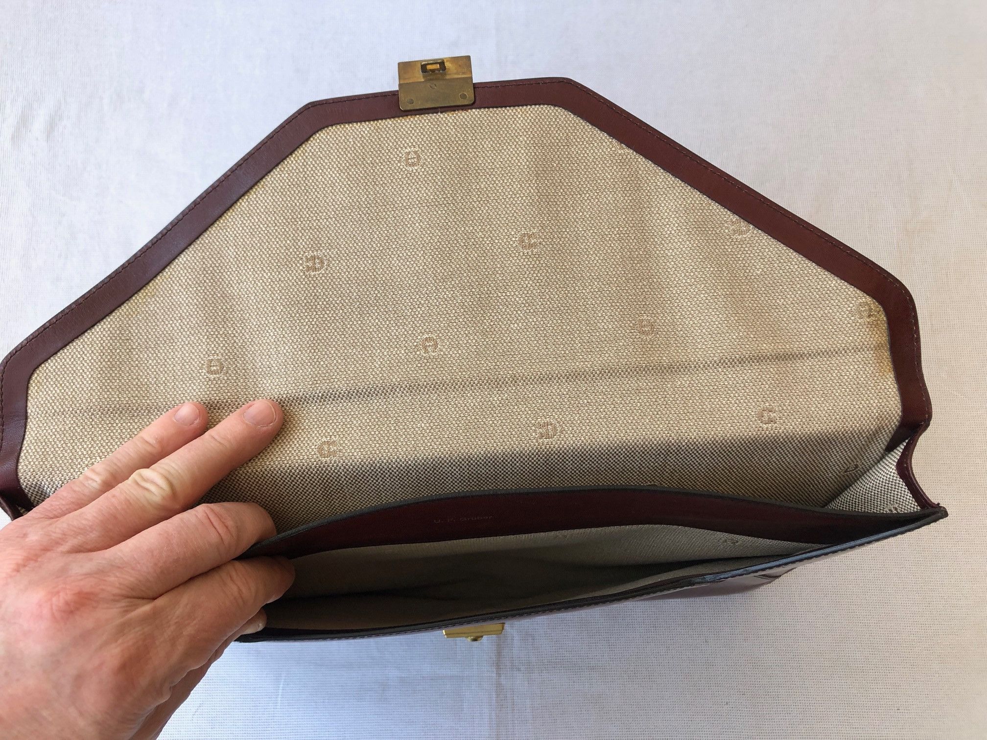 Etienne Aigner Vintage Etienne Aigner Leather Portfolio Document Sleeve Size ONE SIZE - 4 Thumbnail