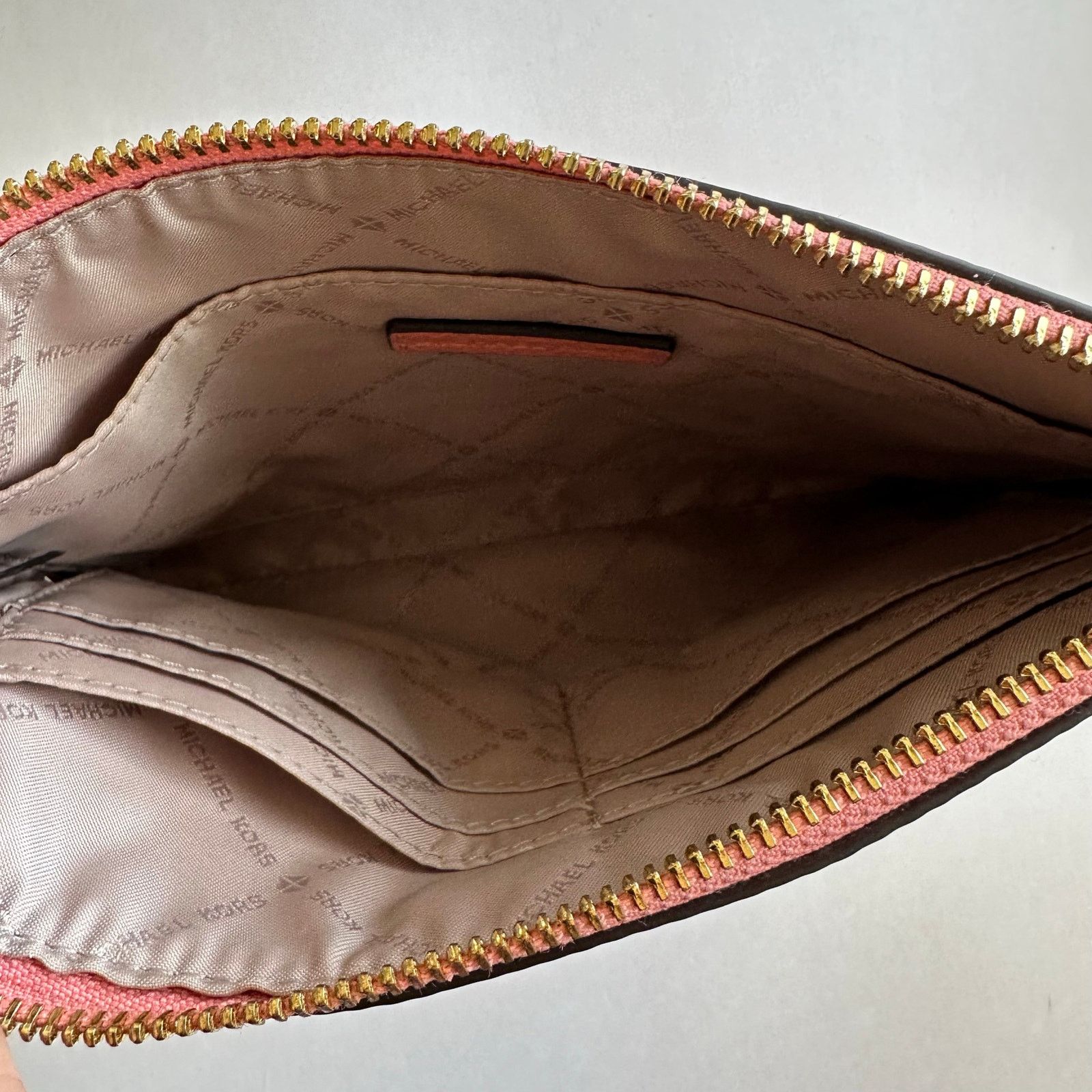 Michael Kors NWOT MICHAEL KORS Light Pink Leather Wristlet Clutch Size ONE SIZE - 7 Thumbnail