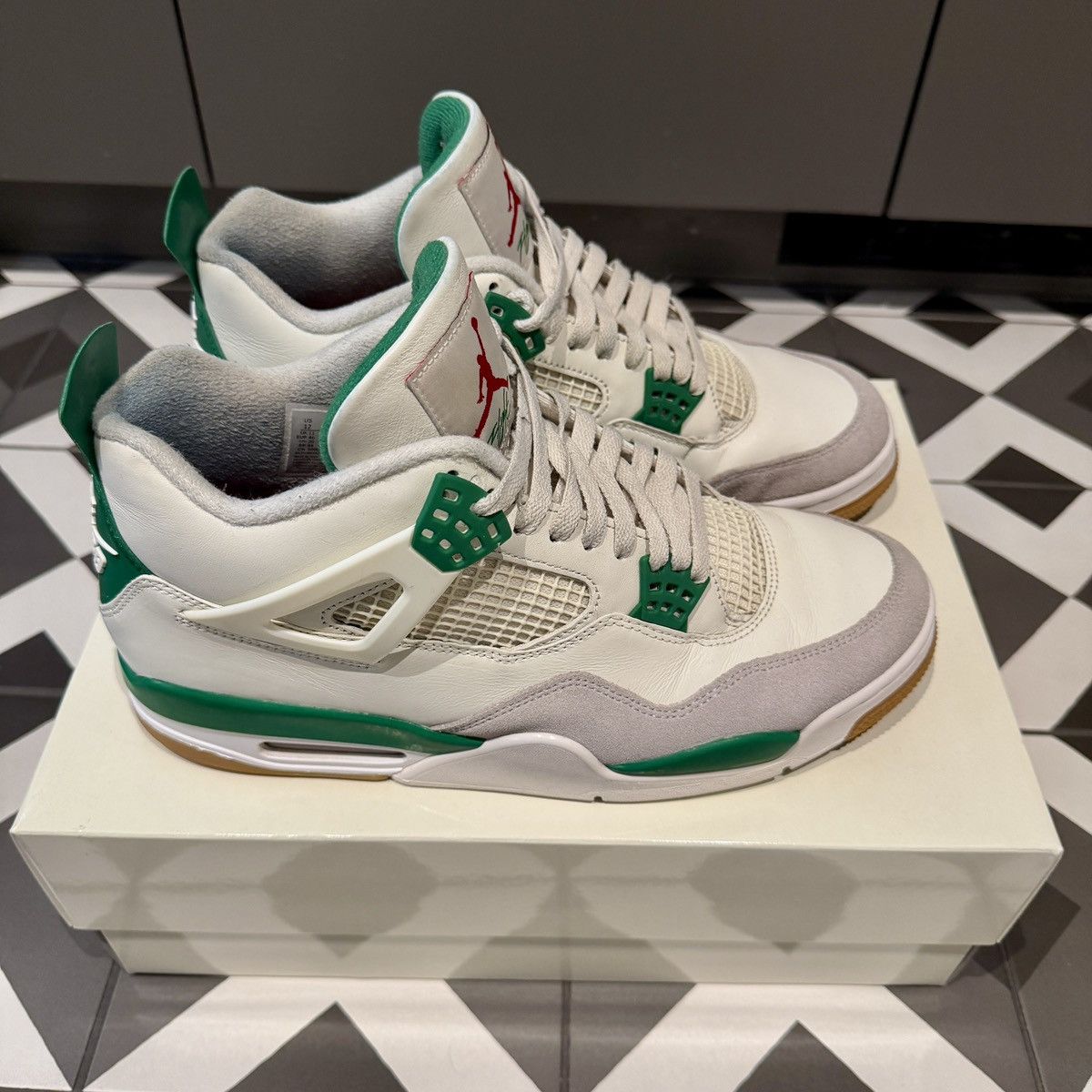Nike Air Jordan 4 Pine Green Size US 12 / EU 45 - 1 Thumbnail