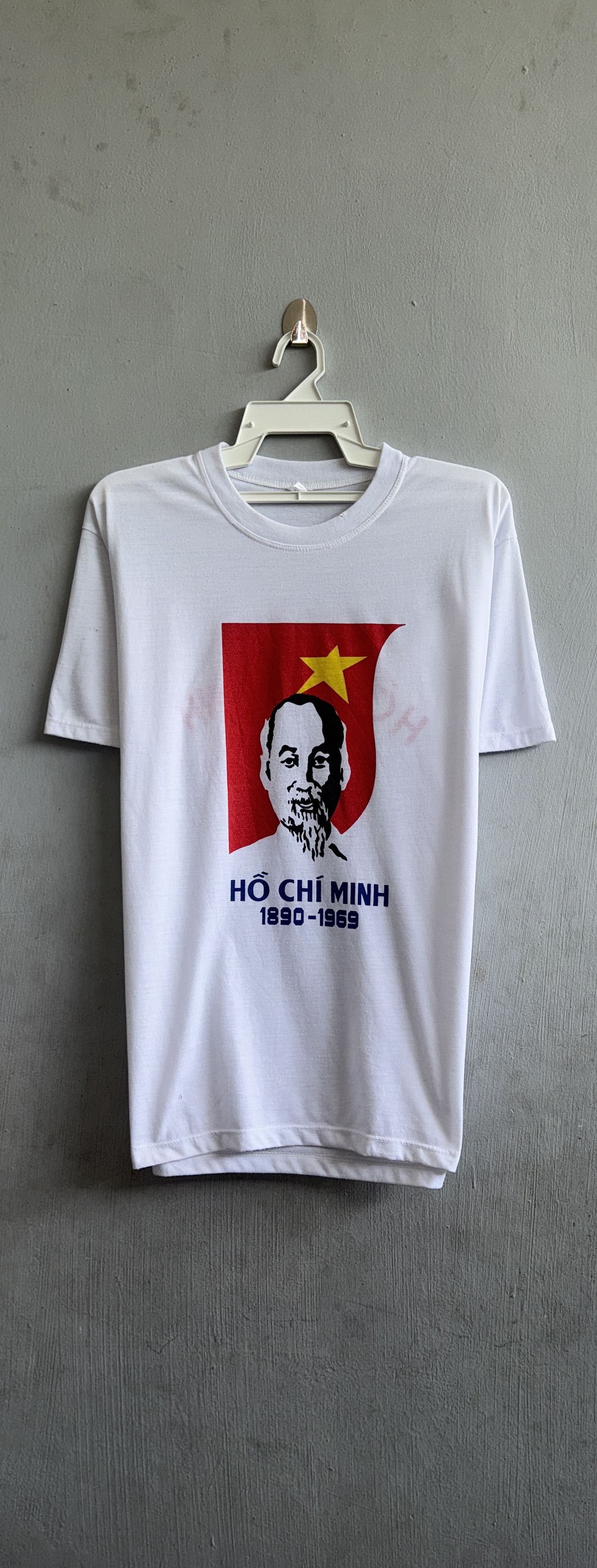 Vintage Vintage 90s Dictator President Vietnam Ho Chi MiNH Shirt Size US L / EU 52-54 / 3 - 1 Thumbnail