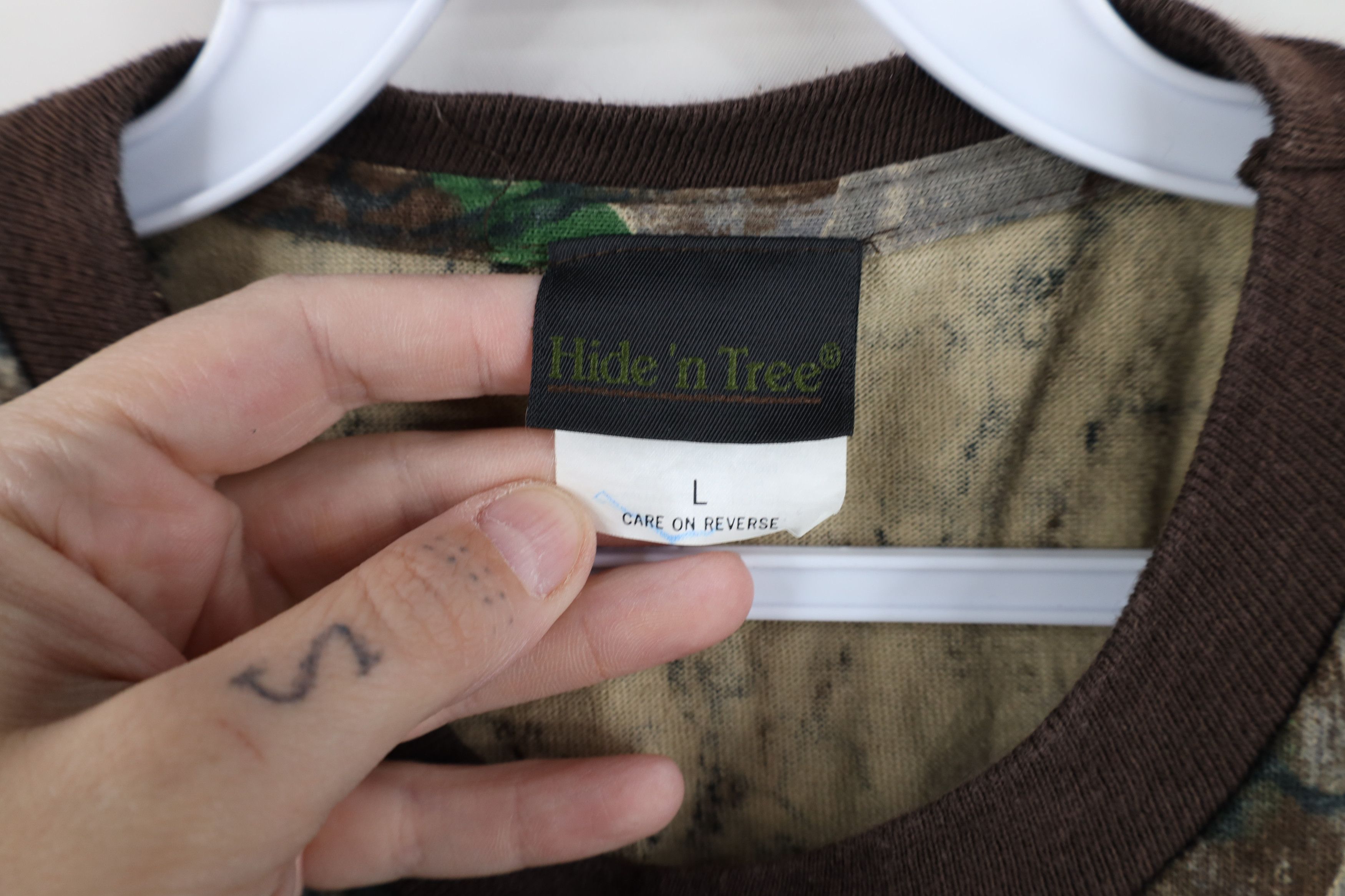 Vintage Vintage 90s Streetwear Cut Off Camouflage Pocket T-Shirt USA Size US L / EU 52-54 / 3 - 8 Thumbnail