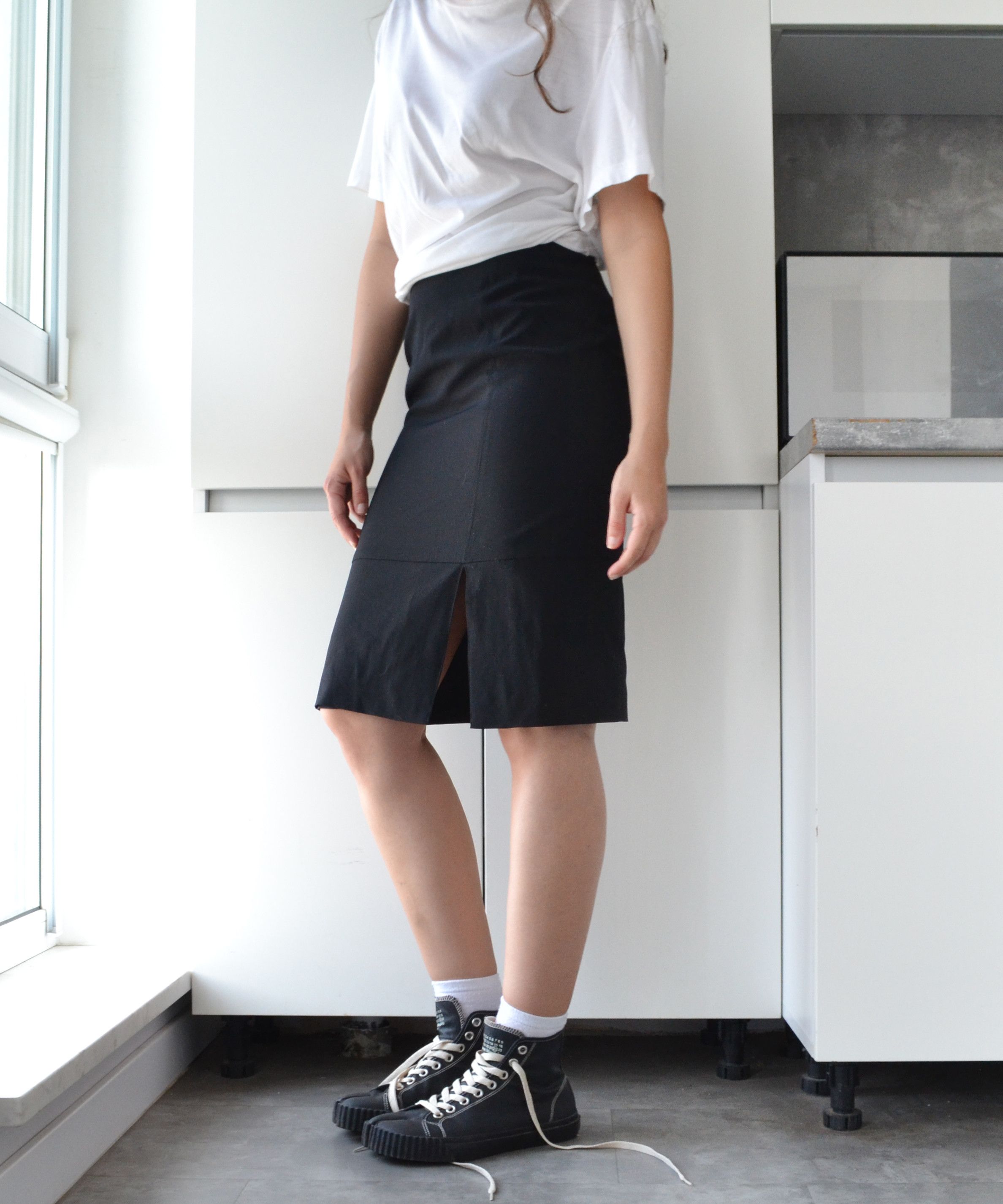 Gucci GUCCI Skirt Wool Black Midi Zip Size 40 Womens Size 27" / US 4 / IT 40 - 1 Thumbnail