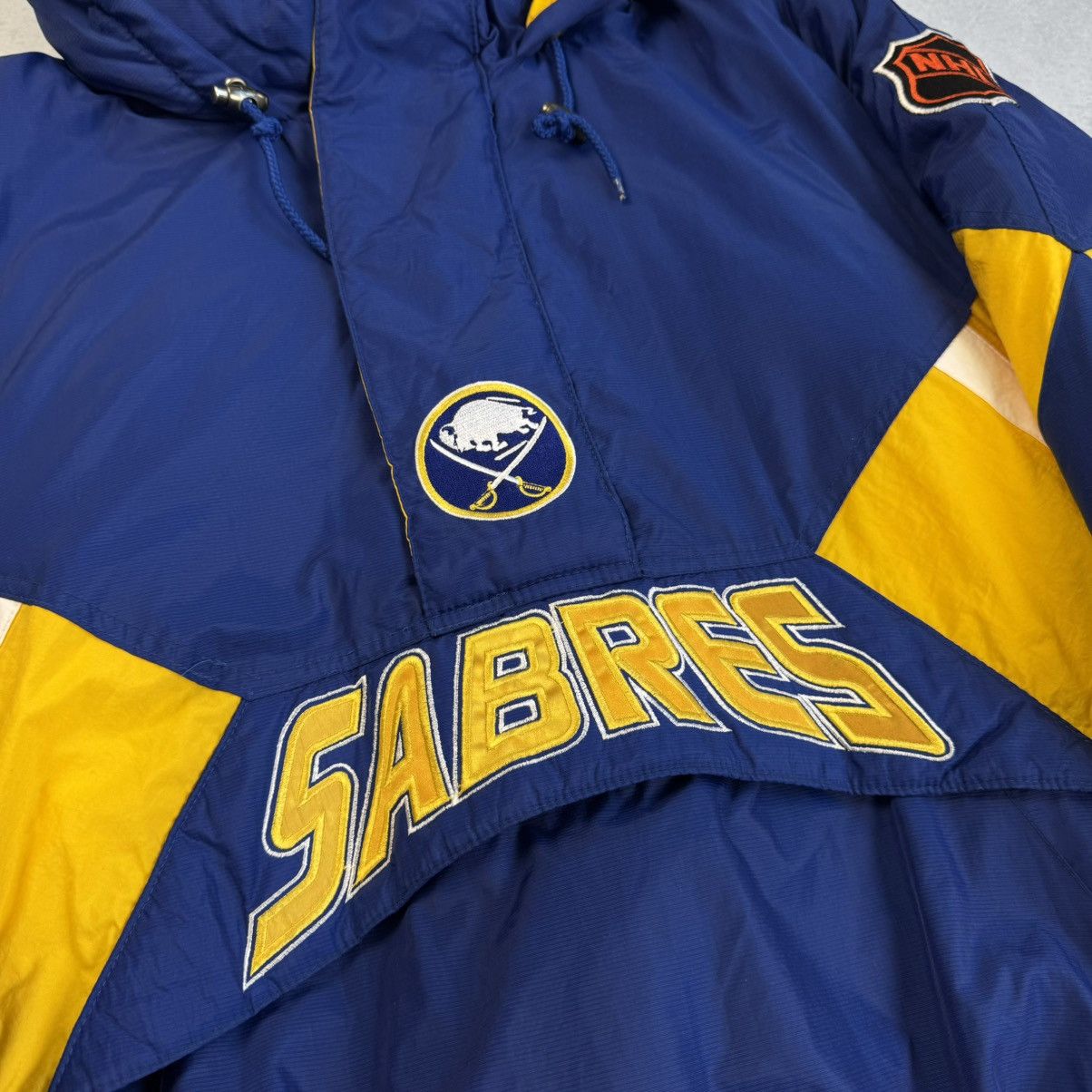 NHL × Starter × Vintage 90s STARTER NHL BUFFALO SABRES PULLOVER HOODED JACKET Sz XL Size US XL / EU 56 / 4 - 4 Thumbnail