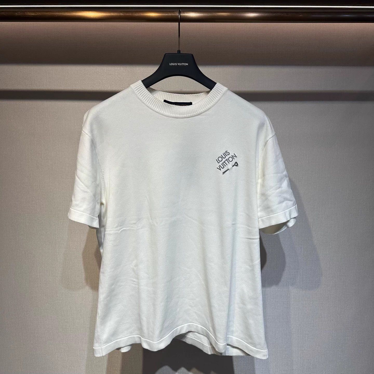 Louis Vuitton LV gray/white pin SS L new w/ tags Size US L / EU 52-54 / 3 - 1 Thumbnail