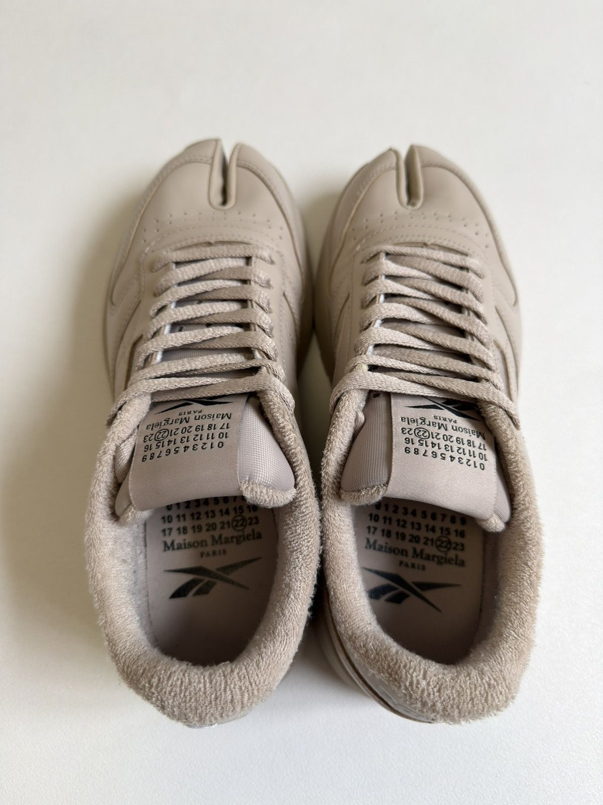 Maison Margiela × Reebok Beige Leather ‘Project 0 CL’ Tabi Sneakers Size US 9 / IT 39 - 15 Thumbnail