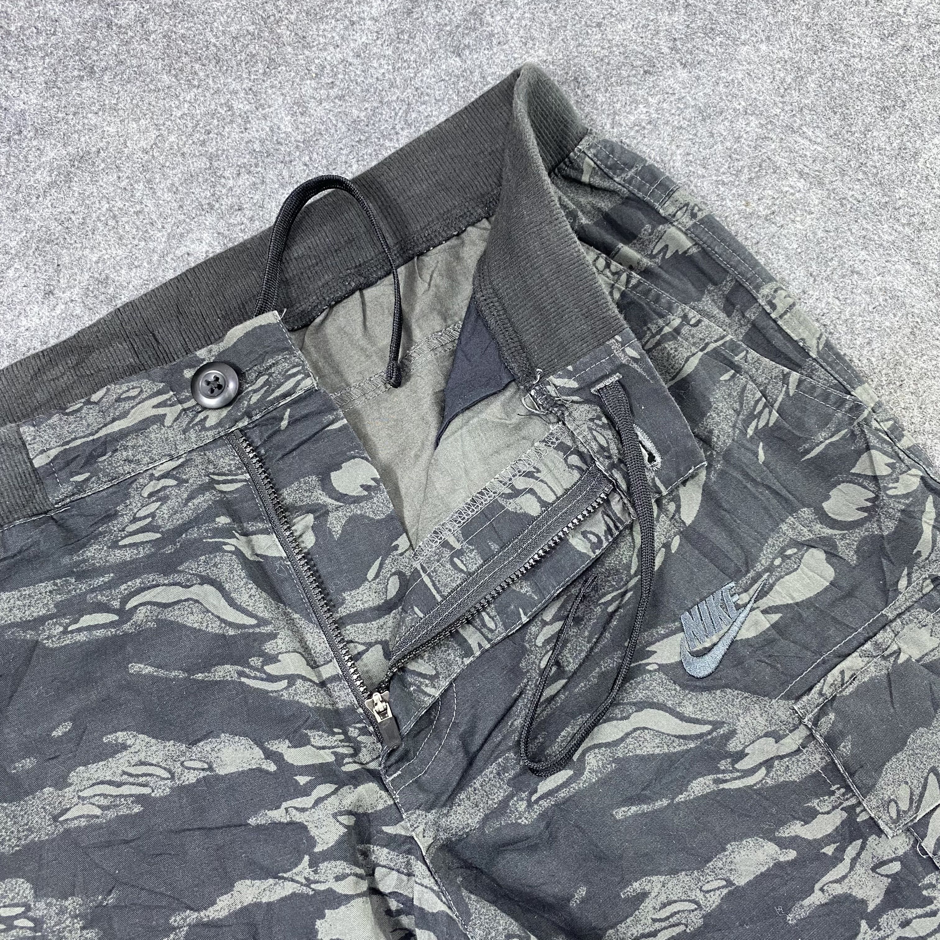 Nike Jungle Camo Cargo Pants By Nike-C008 Size US 33 - 9 Thumbnail