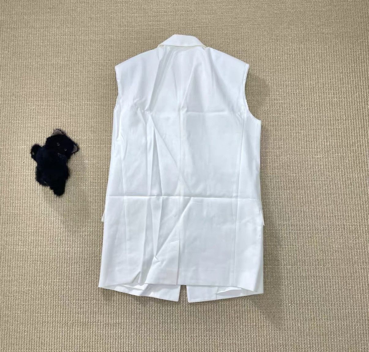 Maison Margiela Maison Margiela Off-White Padded Shoulder Waistcoat J29 Size US M / EU 48-50 / 2 - 5 Thumbnail