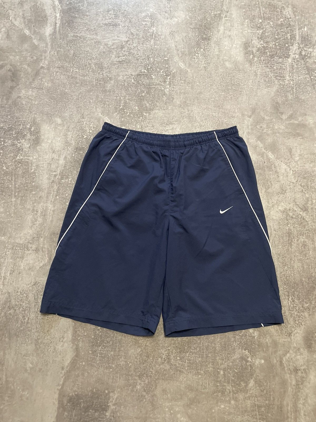 Nike Vintage Nike Nylon Shorts Swoosh Logo Y2K Size M Size US 32 / EU 48 - 1 Thumbnail