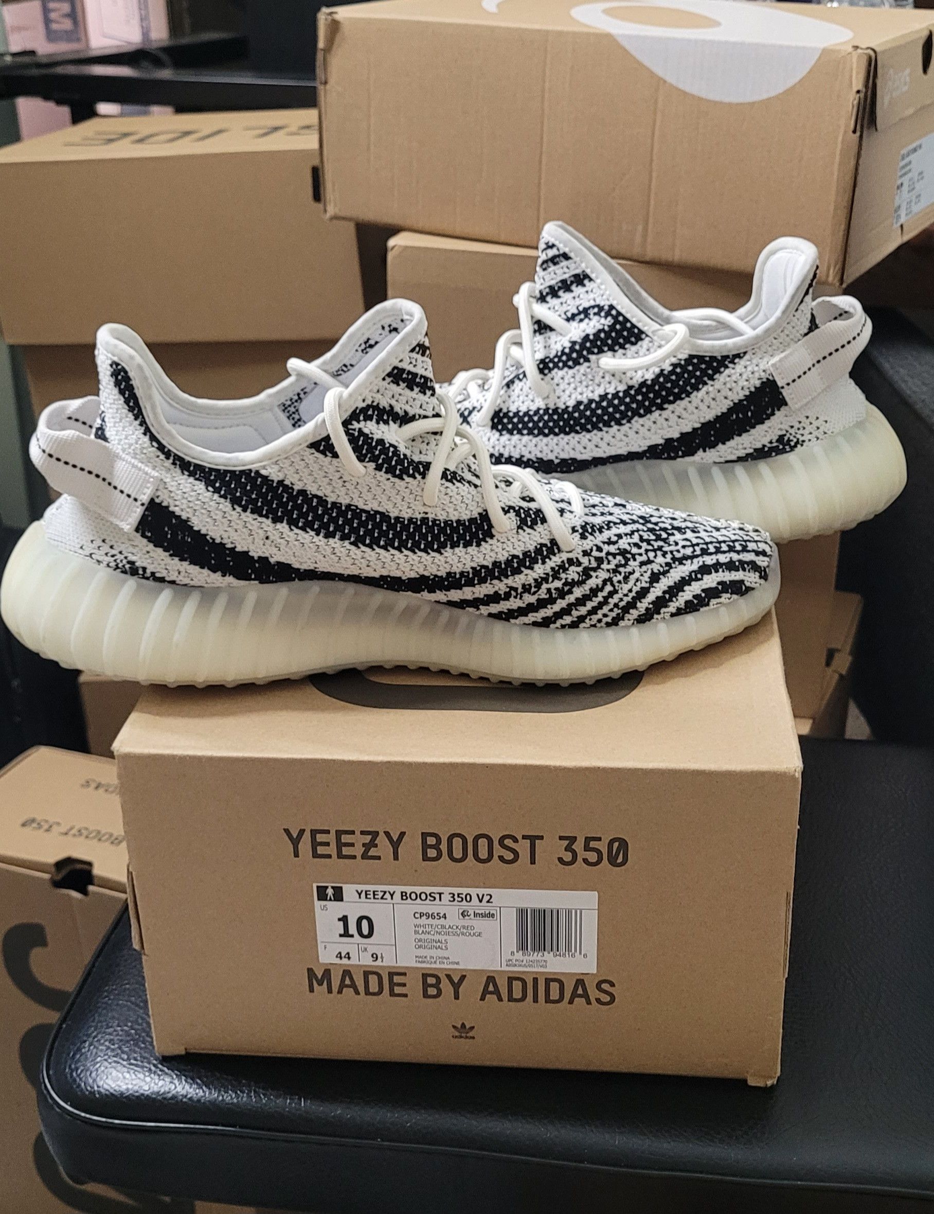 Yeezy Yeezy 350 Boost V2 Zebra Size US 10 / EU 43 - 4 Thumbnail