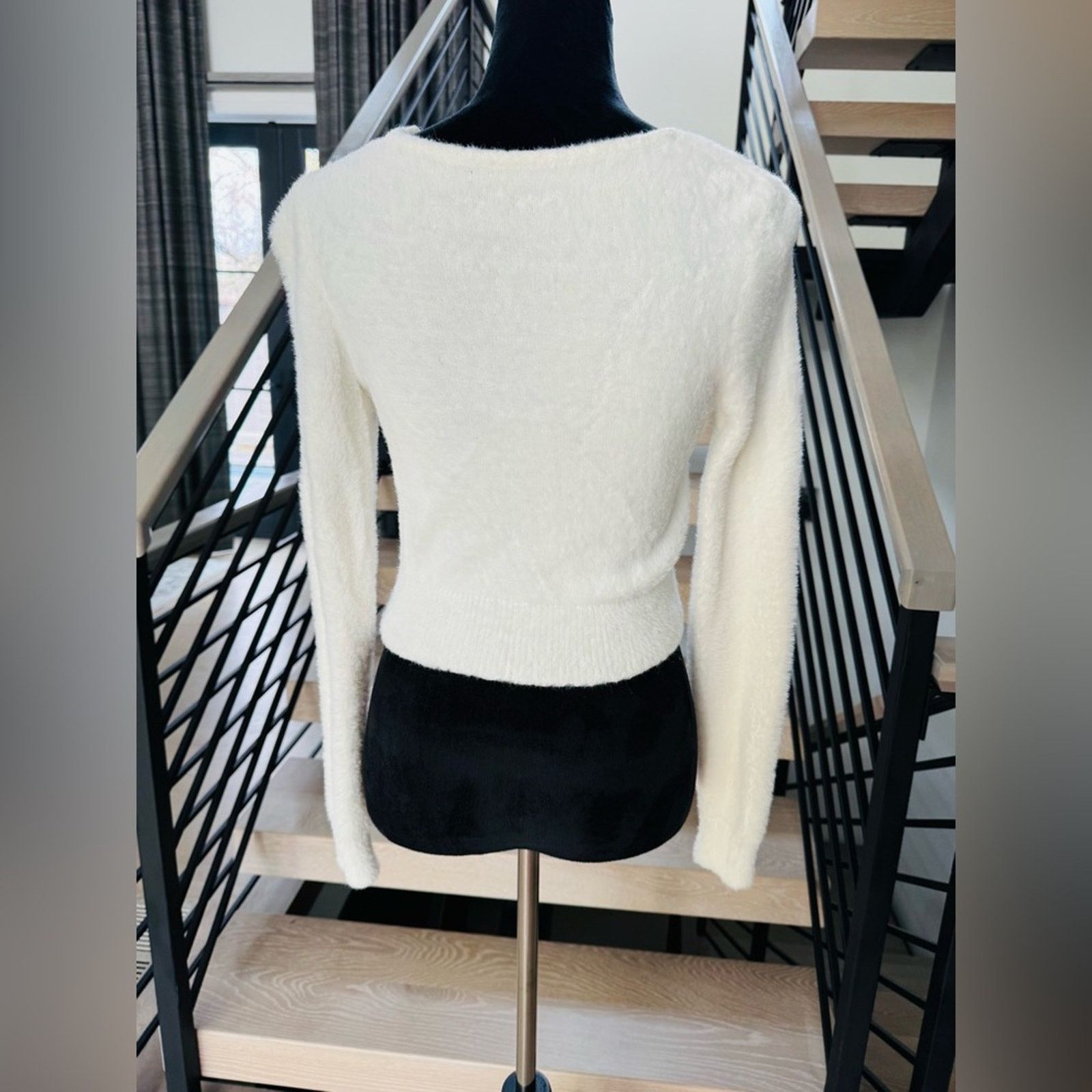 Other New White Button-Back V-Neck Crop Sweater size S Size S / US 4 / IT 40 - 4 Thumbnail