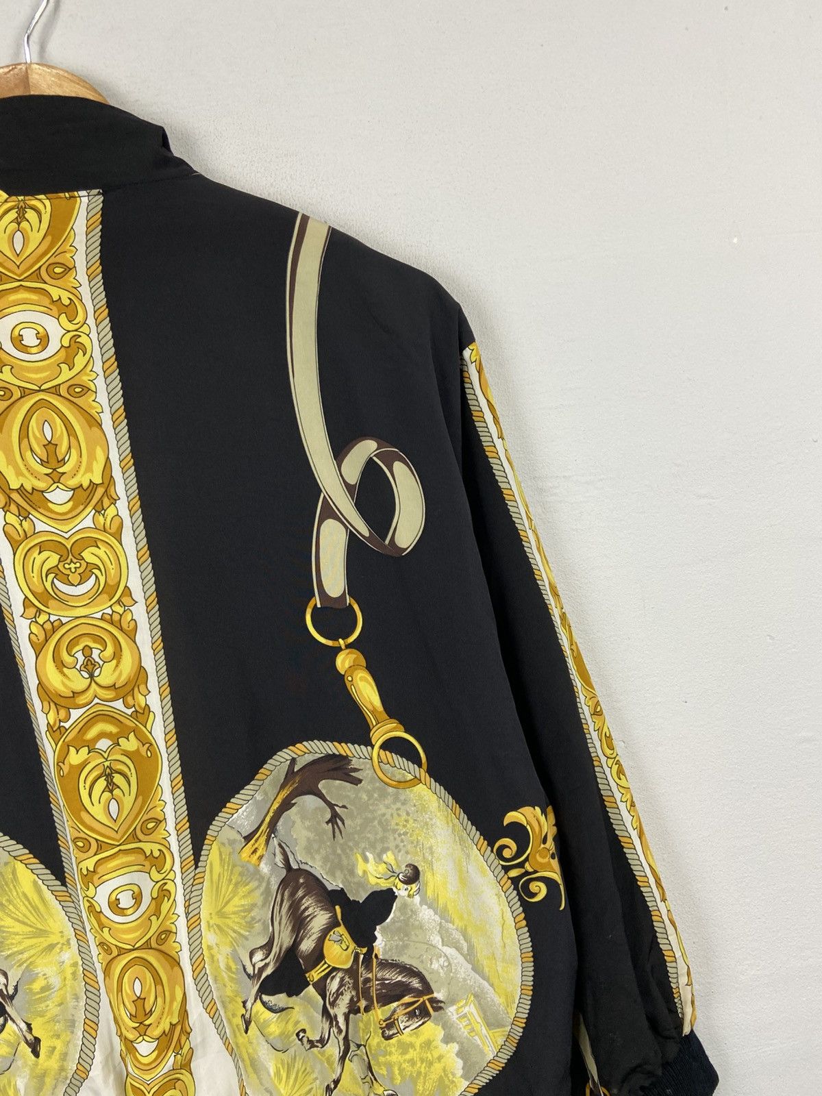 Vintage Vintage Baroque Chain Print Bomber Jacket – Black & Gold Size US L / EU 52-54 / 3 - 10 Thumbnail