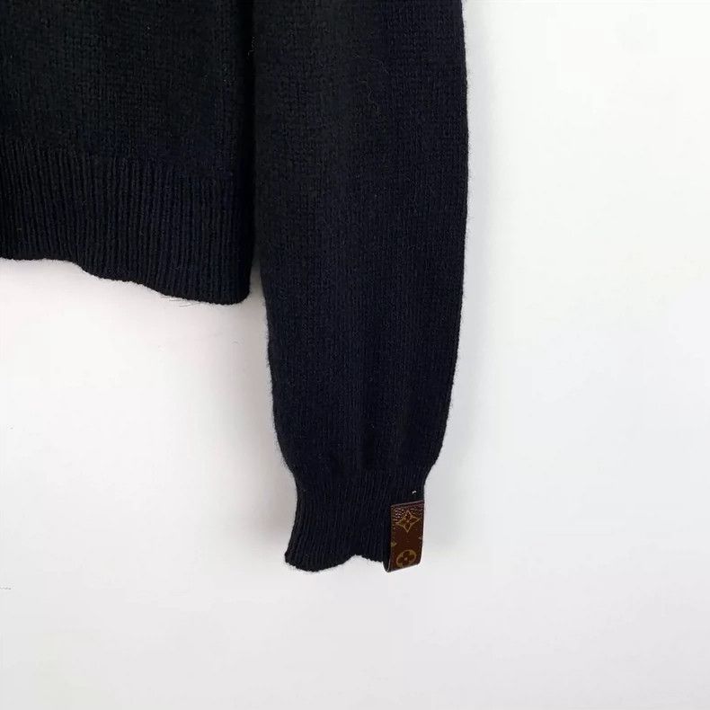 Louis Vuitton Louis Vuitton Black heavy jewel button cashmere V-neck lon Size S / US 4 / IT 40 - 4 Thumbnail