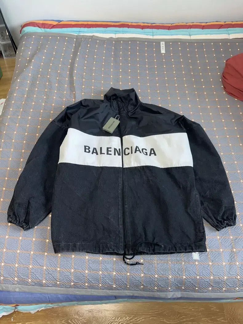 Balenciaga Balenciaga Distressed denim jacket patched jacket large lo Size XXS / US 00 / IT 34 - 1 Thumbnail