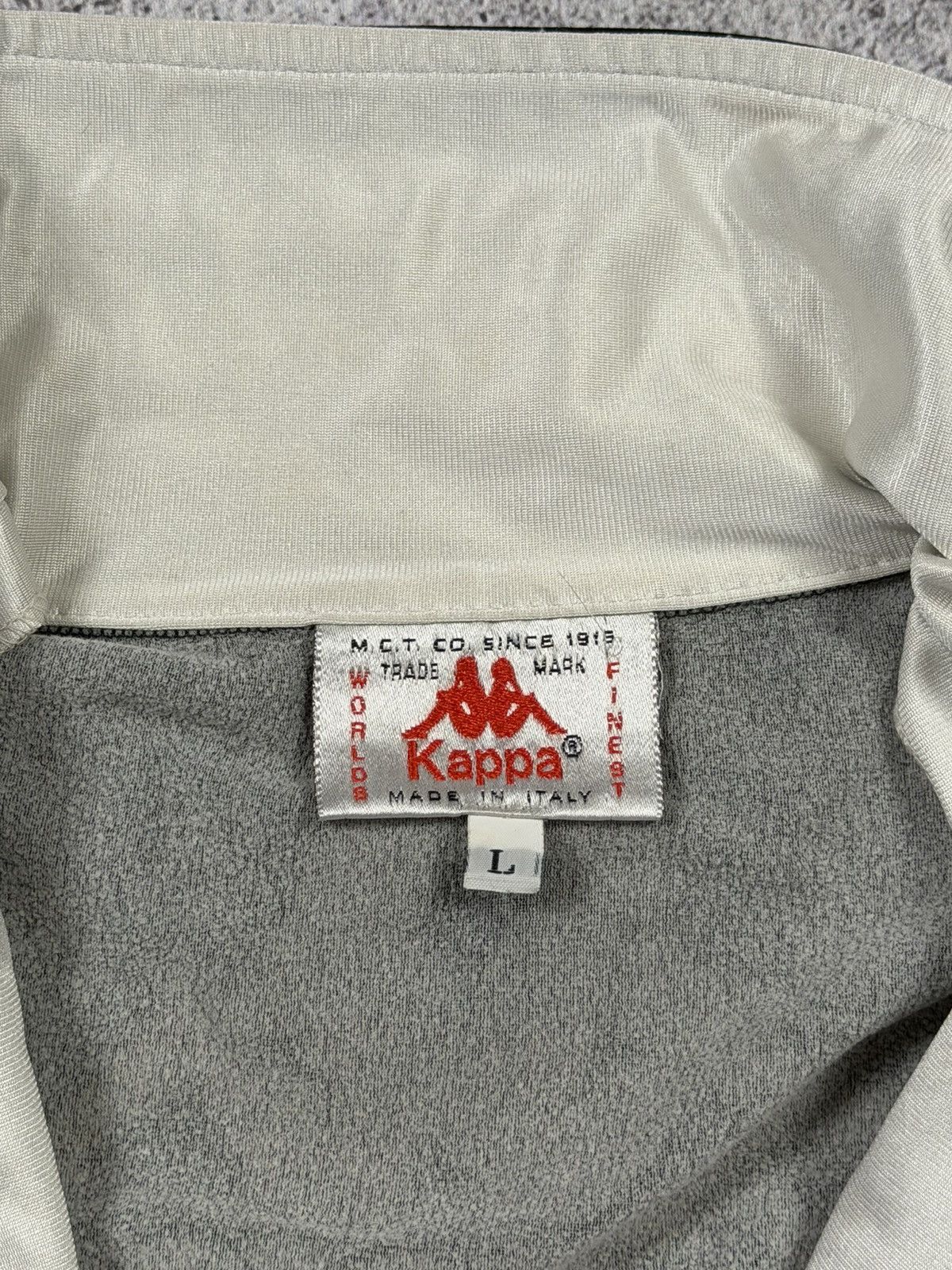Kappa Juventus Baggio Home Tracktop 1993-94 DANONE Kappa Vintage!! Size US L / EU 52-54 / 3 - 9 Thumbnail