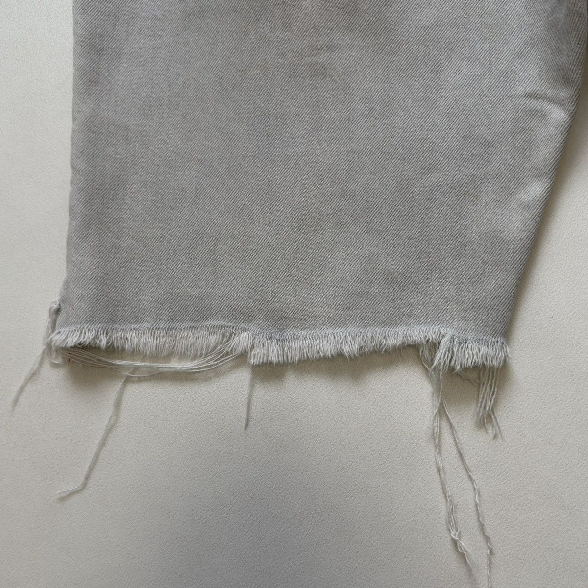 Helmut Lang OG ‘Thrashed’ Gray Cut Off Jean Shorts Size US 32 / EU 48 - 12 Thumbnail
