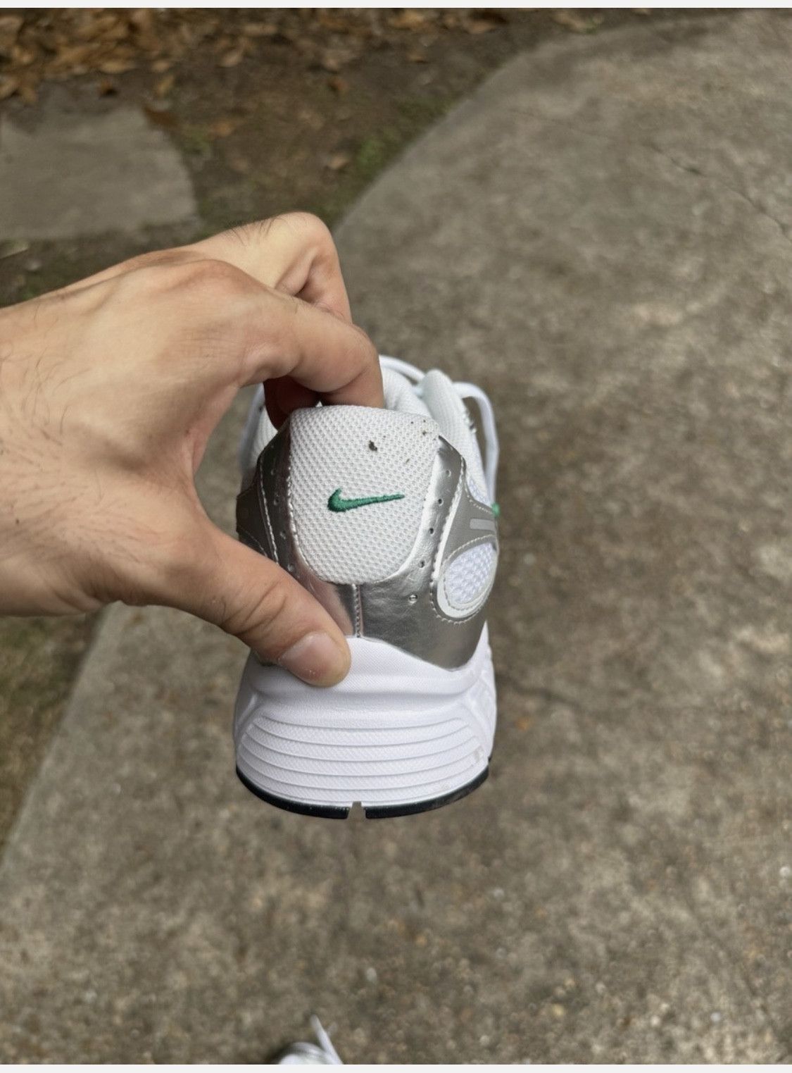 Nike Nike V5 RNR White Malachite HJ5228-100 Size US 12.5 / EU 45-46 - 10 Thumbnail