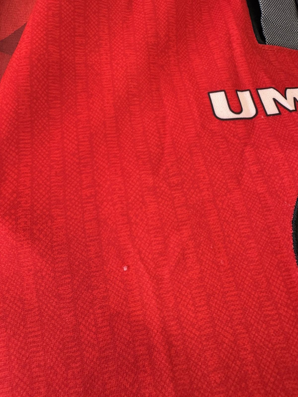 Umbro Vintage Manchester United 1996-1998 Home Soccer Jersey Shirt Size US L / EU 52-54 / 3 - 13 Thumbnail