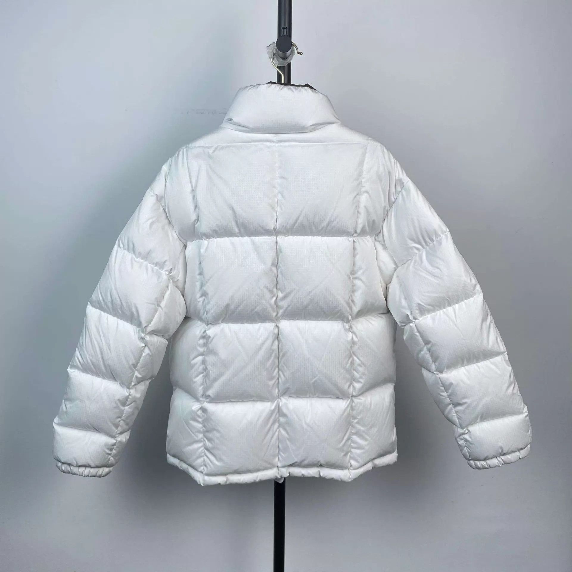 Louis Vuitton LV puffer jacket 34 white Size XS / US 0-2 / IT 36-38 - 2 Thumbnail
