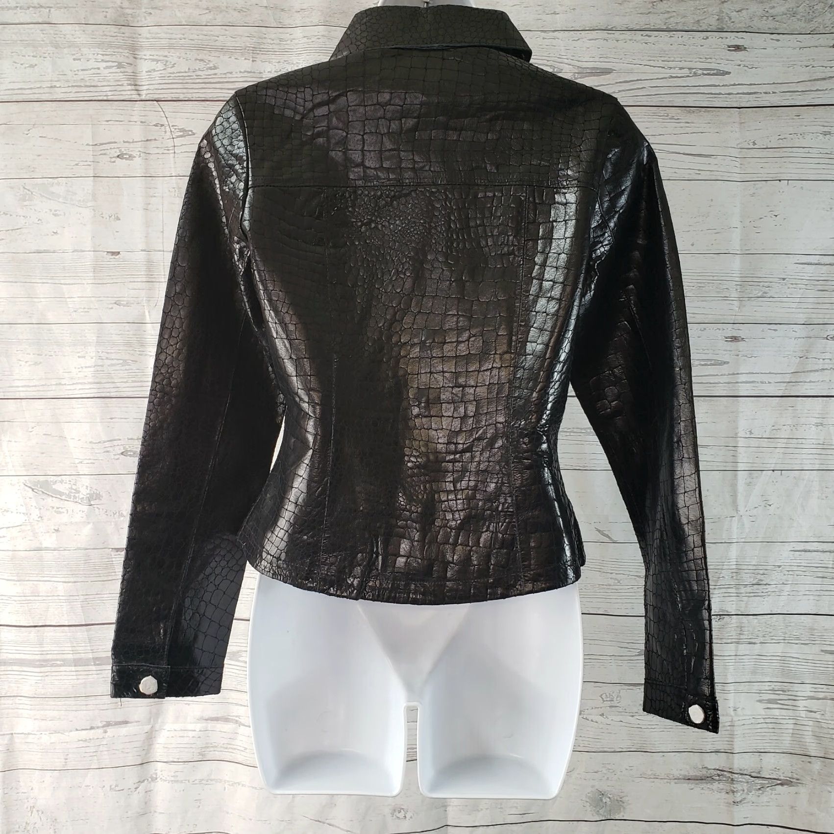 Vintage VINTAGE In Suede Womens Leather Jacket Sz Small Solid Black Reptile Button Front Size S / US 4 / IT 40 - 4 Thumbnail