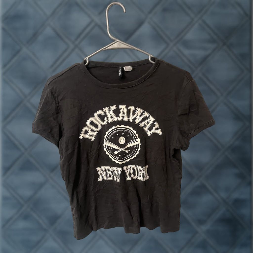 H&M H&M Divided Women's Black Rockaway T-Shirt Short Sleeve Large Casual City 100% Cotton Size L / US 10 / IT 46 - 1 Thumbnail