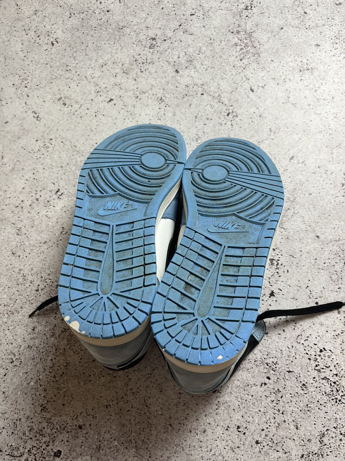 Jordan Brand × Nike Nike Air Jordan 1 Retro High University Blue 555088-134 Size US 10 / EU 43 - 7 Thumbnail