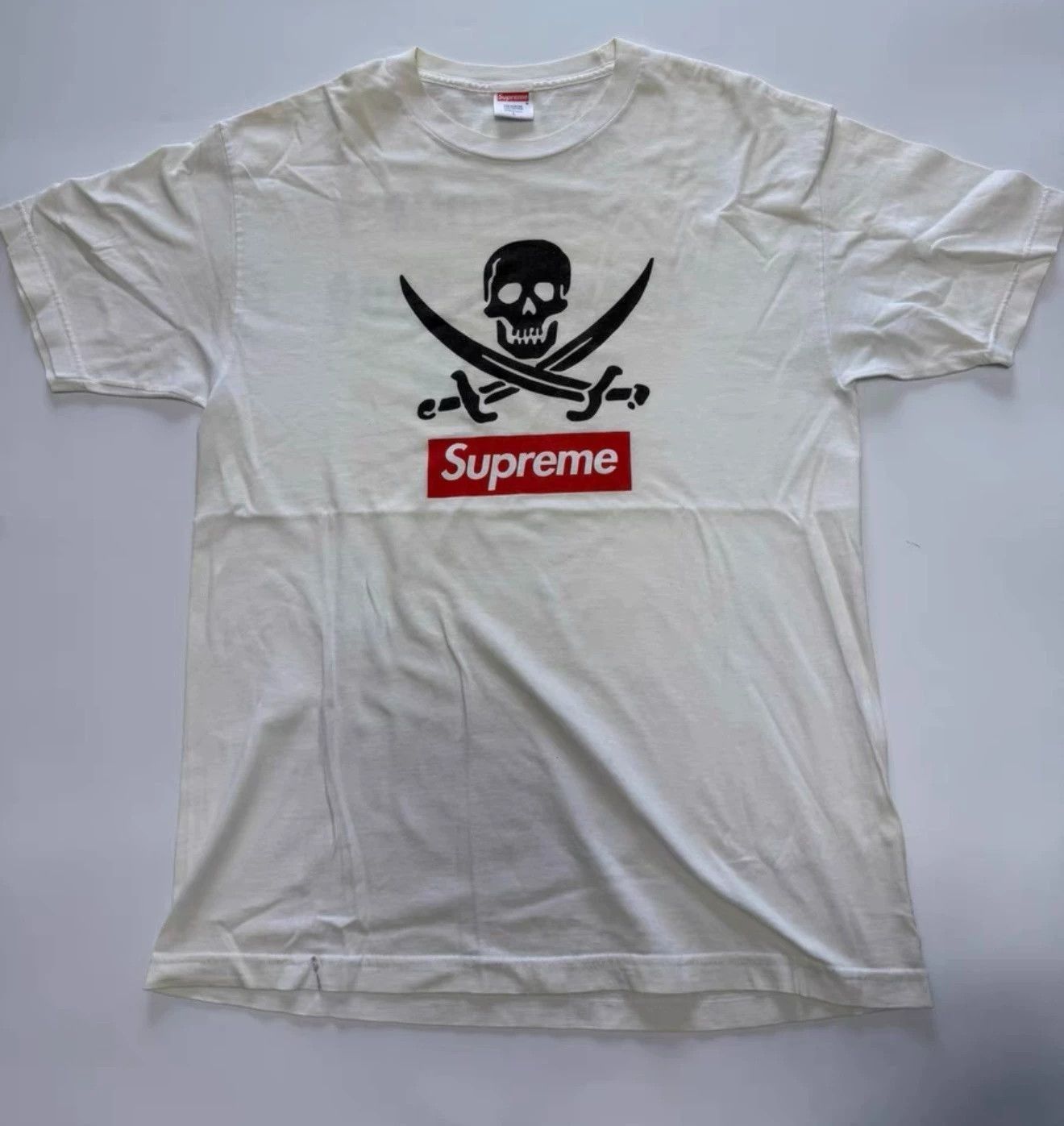 Supreme White Skull & Crossbones Graphic T-Shirt Size US L / EU 52-54 / 3 - 1 Preview