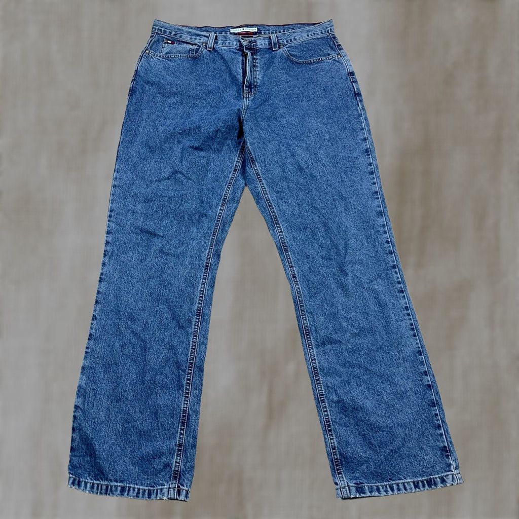 Tommy Hilfiger VINTAGE Tommy Hilfiger Jeans Women 14 Classic Fit Straight Leg Med Wash Y2K 00s Jeans Women 14 Blue 5-Pocket Design Regular Vintage Mens Womens Girls Size 36" / US 14 / IT 50 - 1 Thumbnail