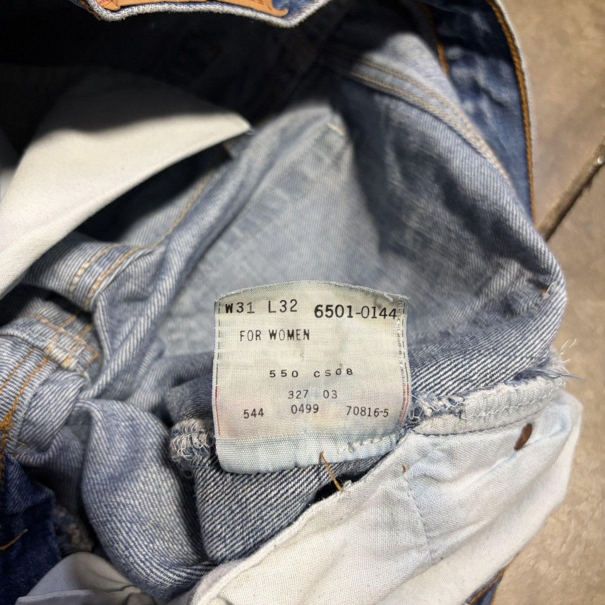 Levi's Vintage Levis 501 Straight Fit Jeans Button Fly Fade 90s USA Size US 33 - 14 Thumbnail