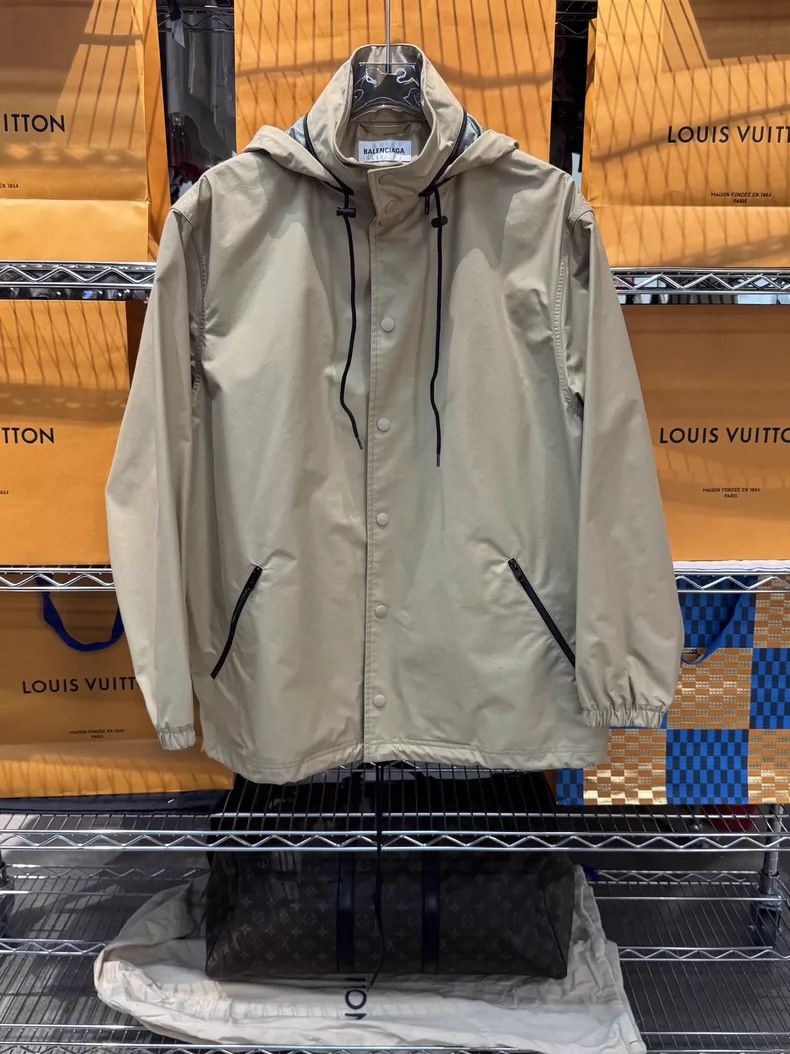 Balenciaga Balenciaga size 36 Khaki windbreaker jacket coat Size XS / US 0-2 / IT 36-38 - 1 Thumbnail