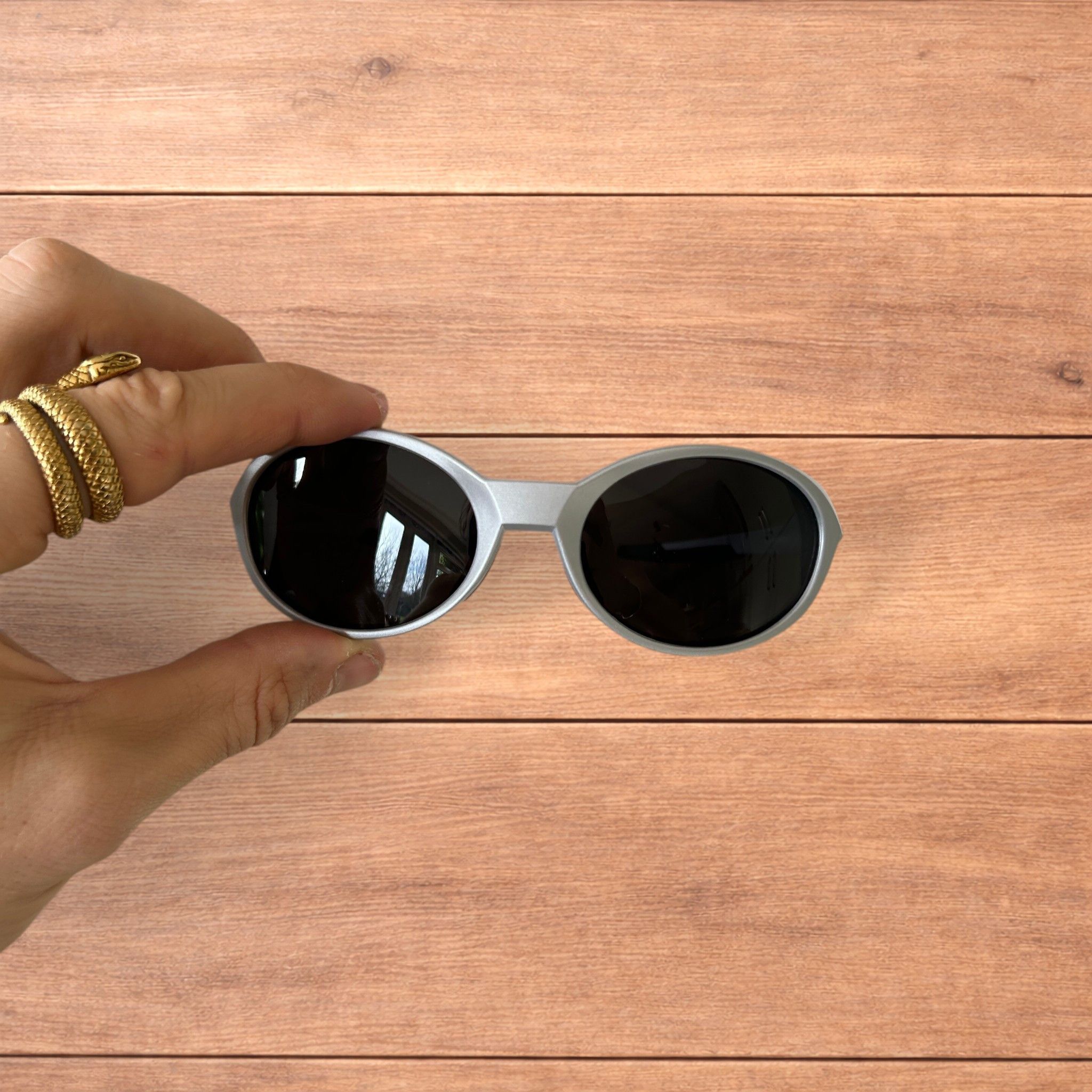 Japanese Brand Mirrored polarised sunglasses in silver with black lens. Size ONE SIZE - 3 Thumbnail