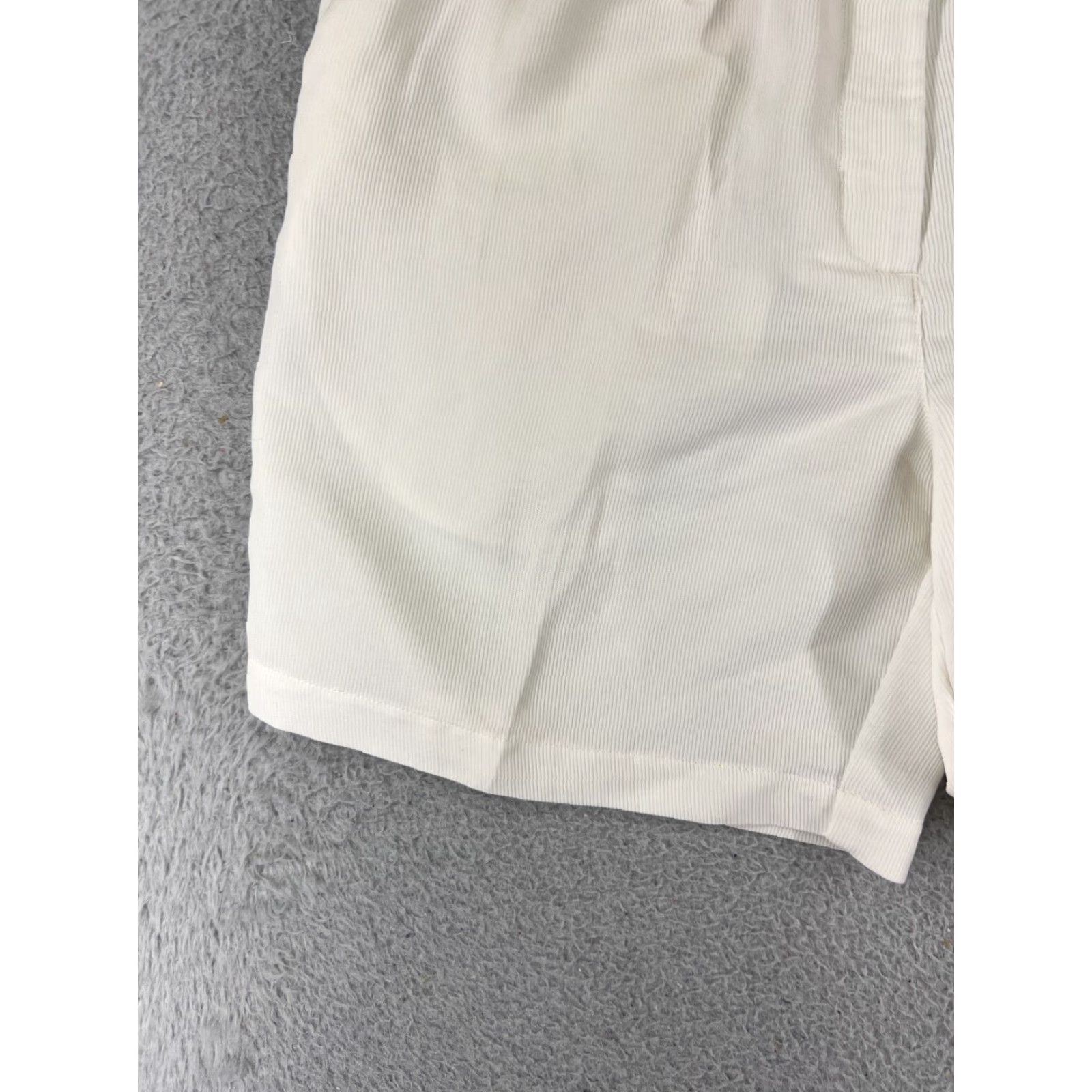 Nike Nike Golf Shorts Womens 4 White Stripe Pleated Rayon Blend Bermuda Pockets Stretch Breathable Vintage? No Size 27" / US 4 / IT 40 - 5 Thumbnail